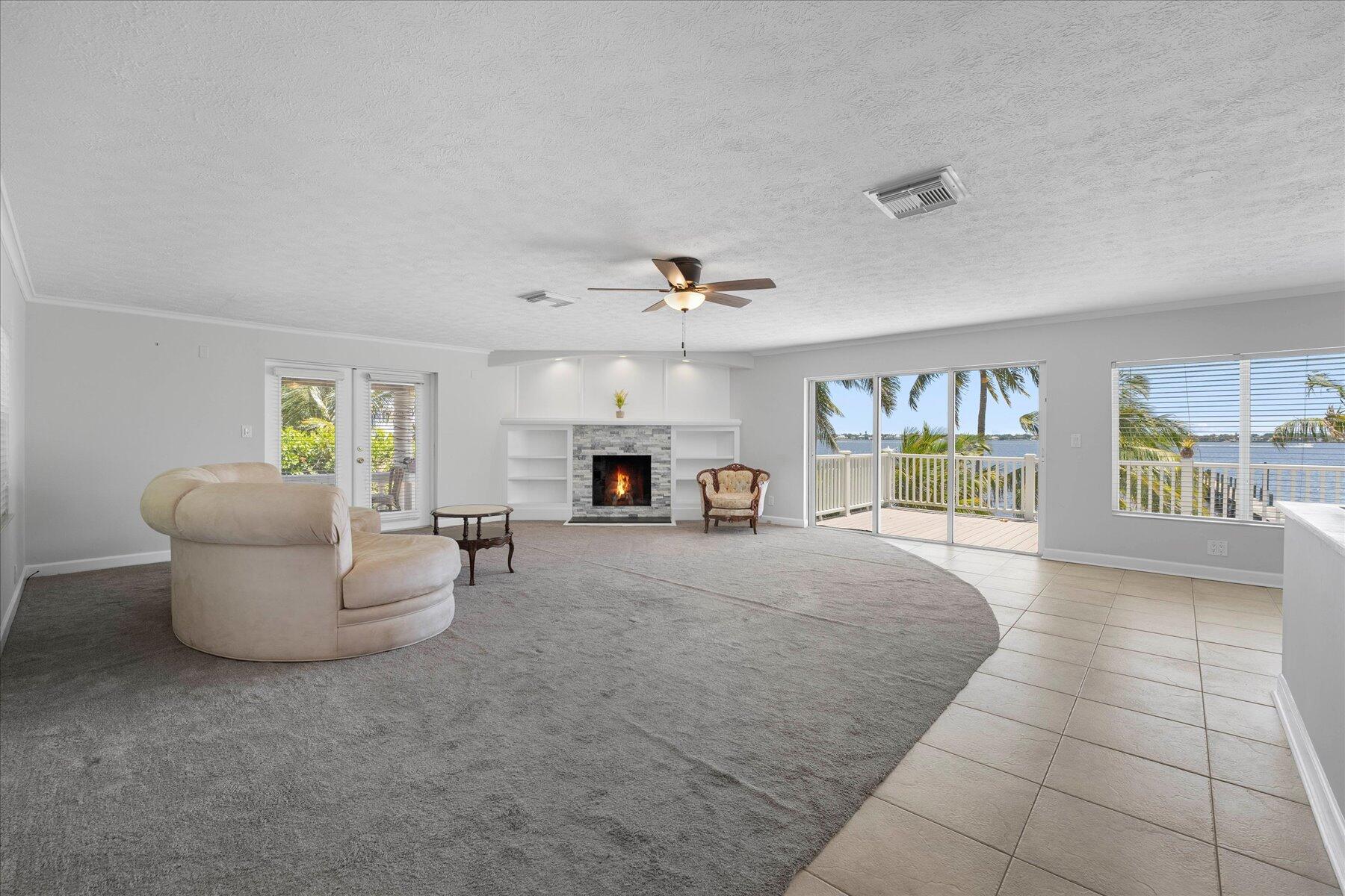 850 NE Ixora Drive