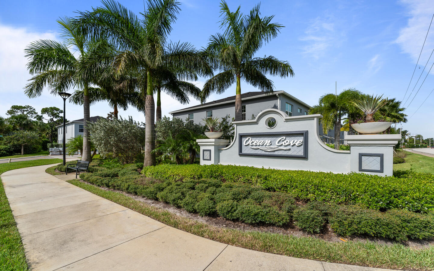 1823 SE Ocean Cove Way