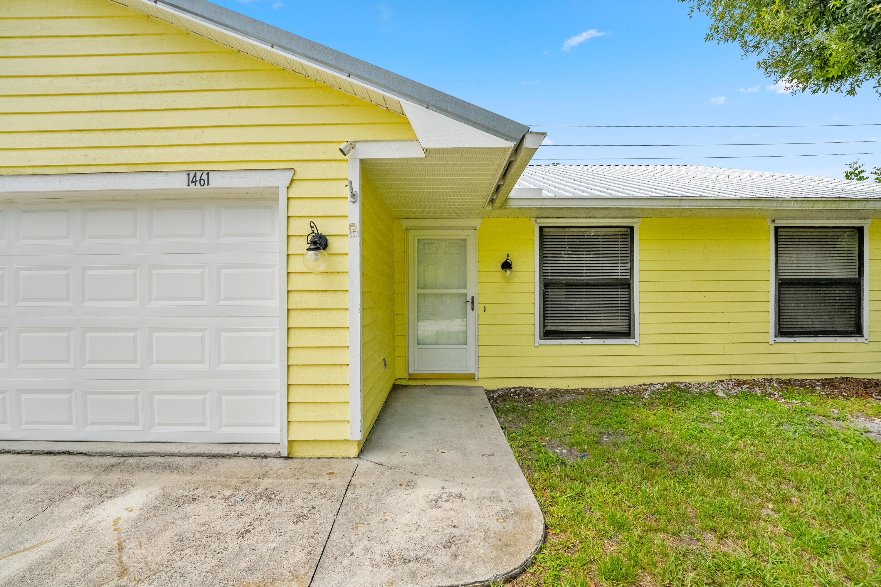 1461 SW Vizcaya Circle