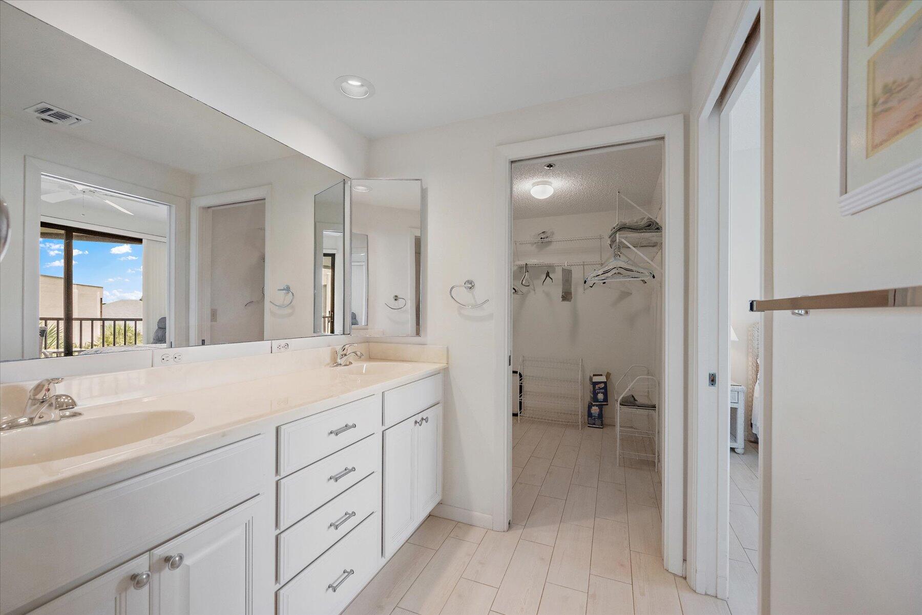 221 NE Plantation Road 406