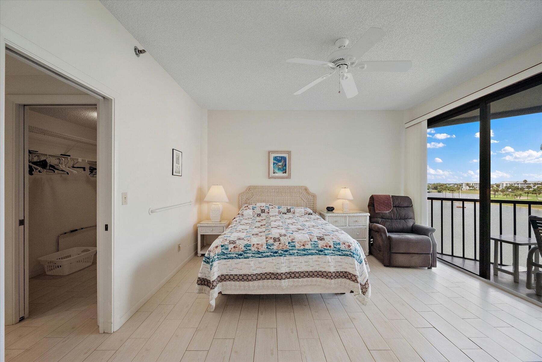 221 NE Plantation Road 406