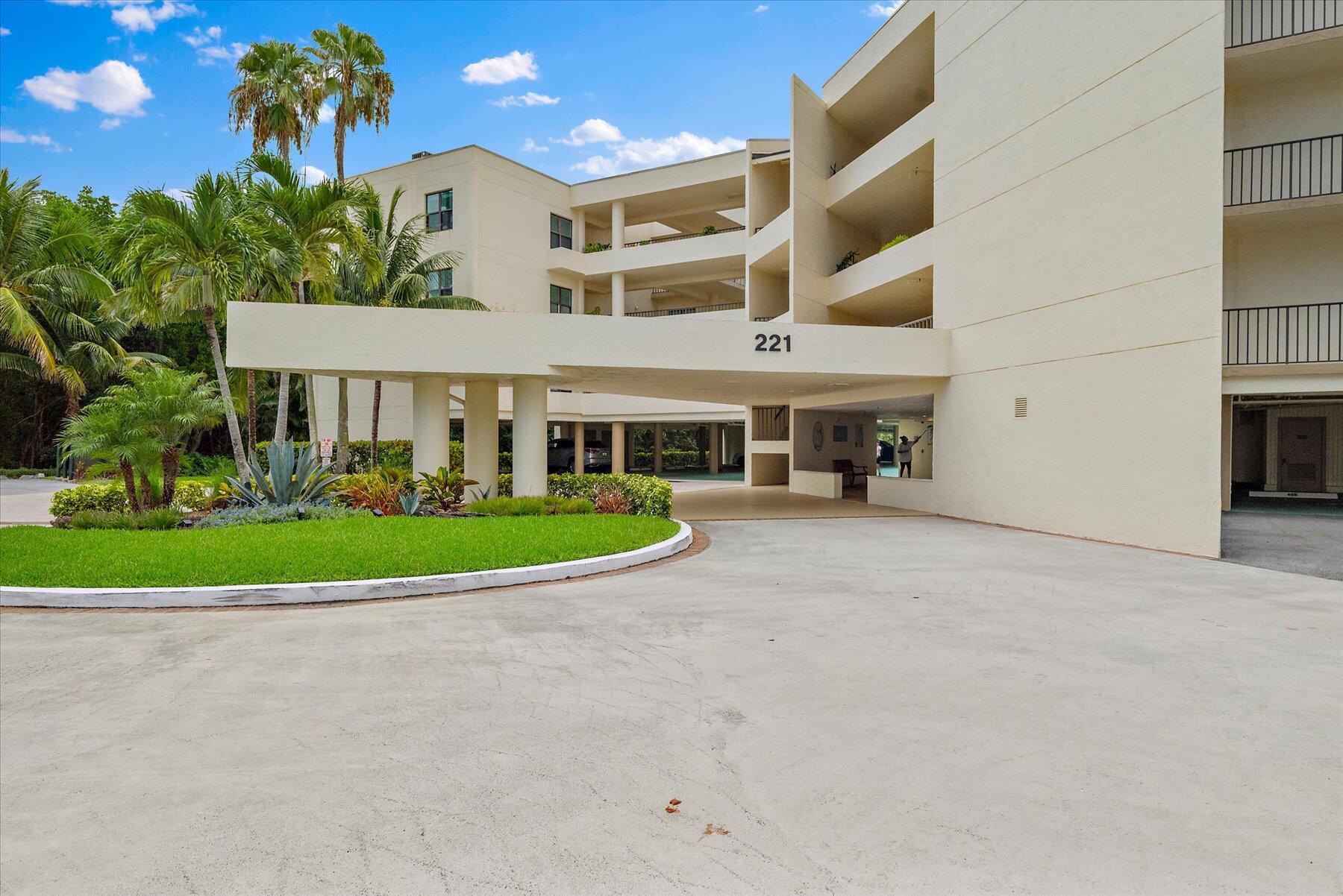 221 NE Plantation Road 406