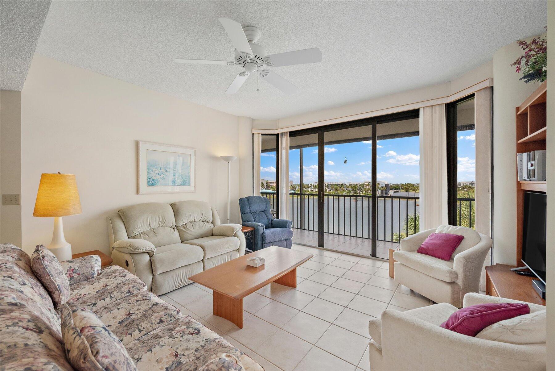 221 NE Plantation Road 406