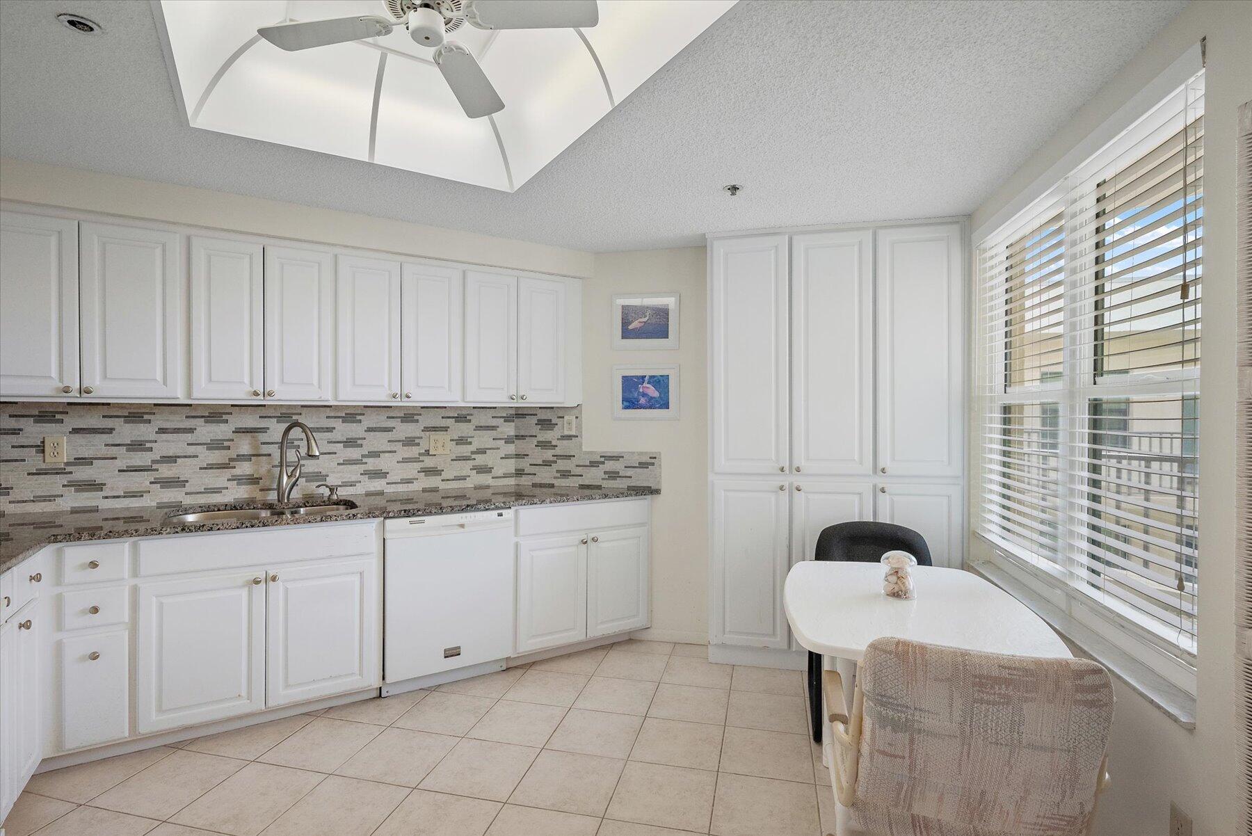 221 NE Plantation Road 406