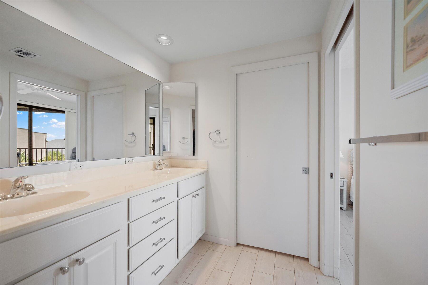 221 NE Plantation Road 406