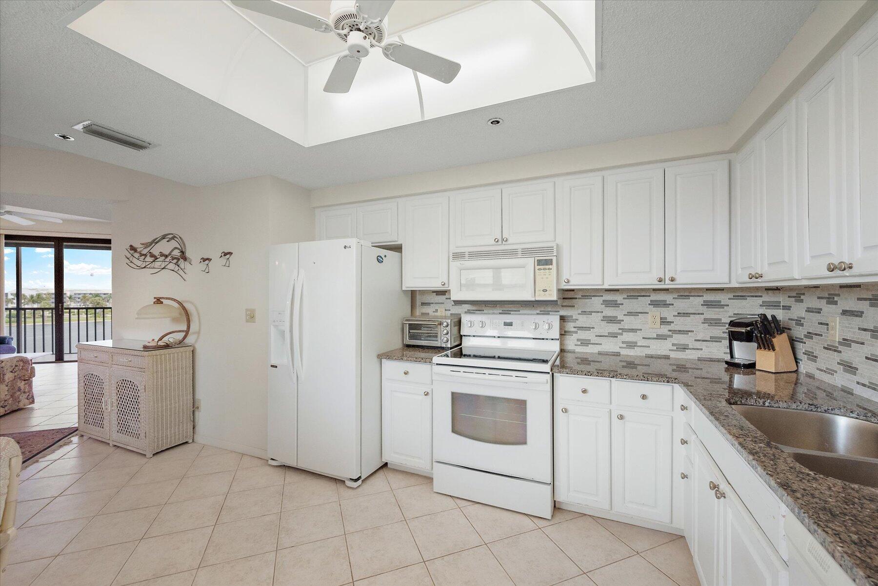 221 NE Plantation Road 406