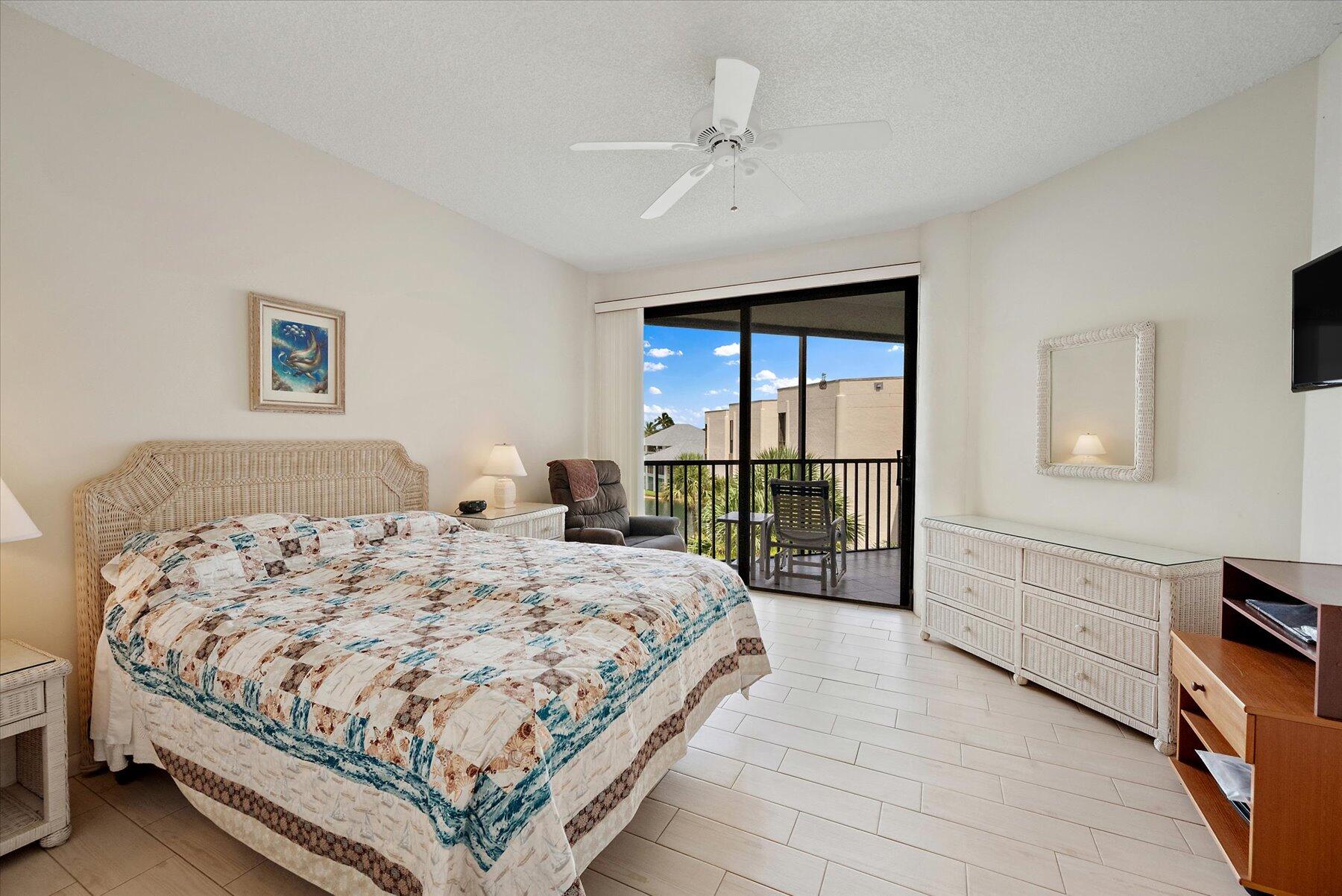 221 NE Plantation Road 406