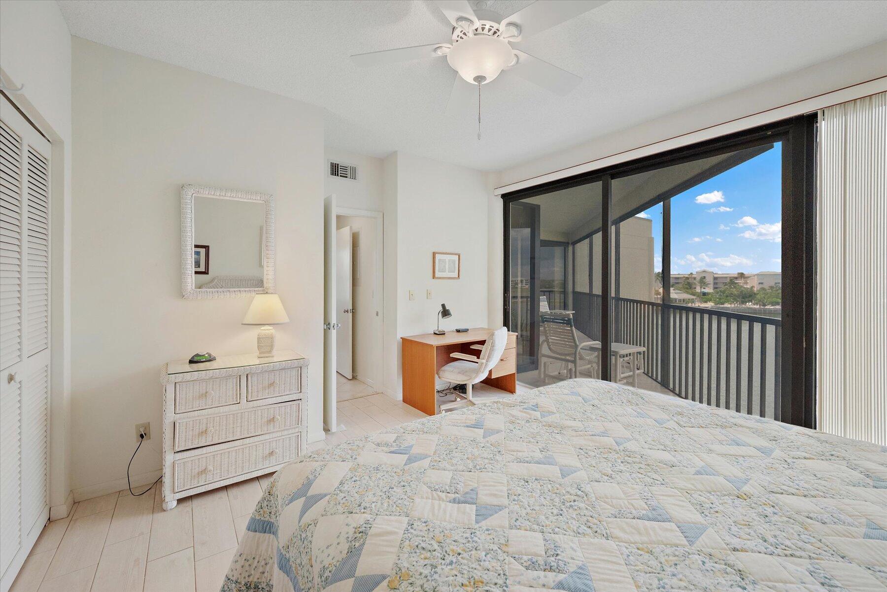 221 NE Plantation Road 406