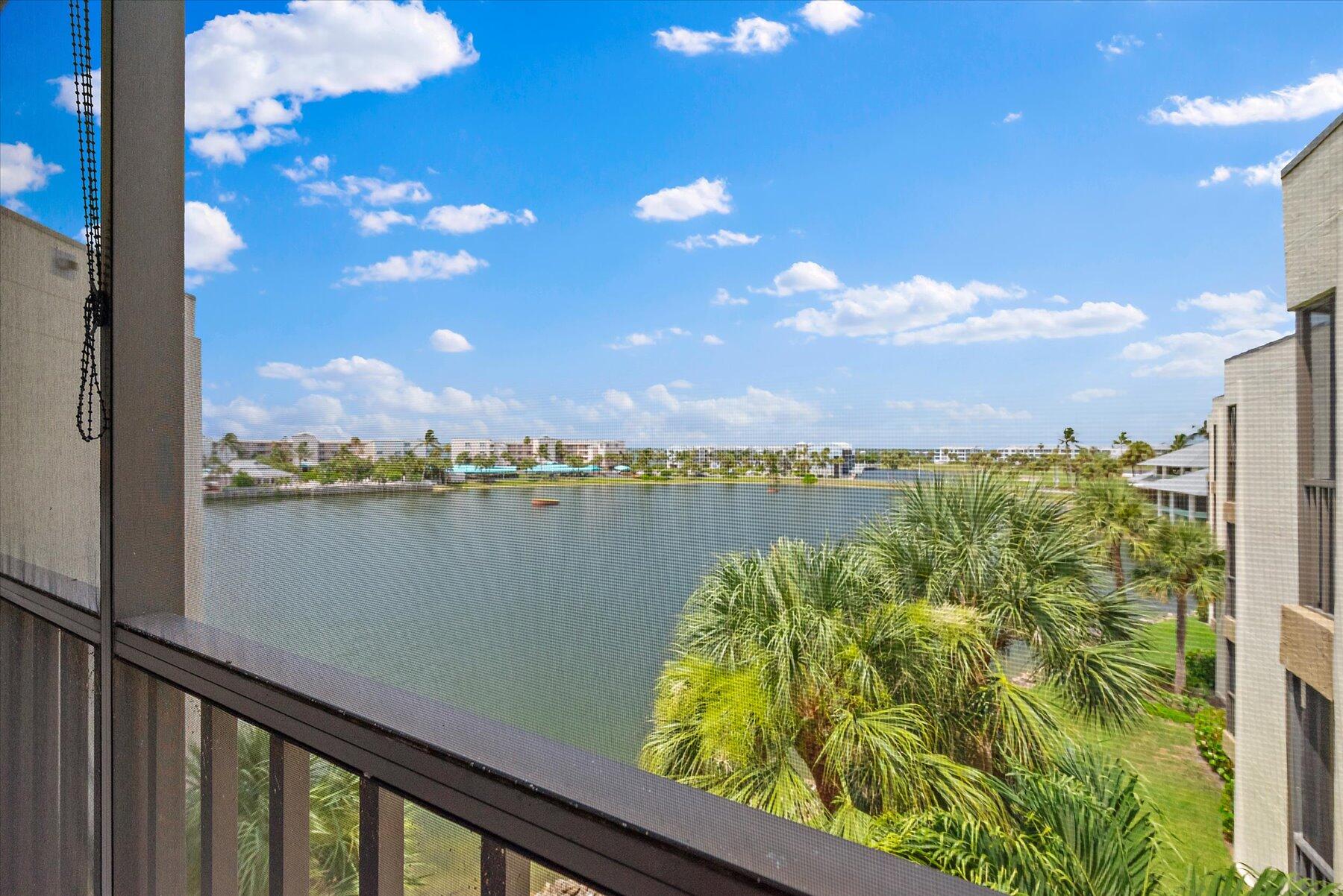 221 NE Plantation Road 406