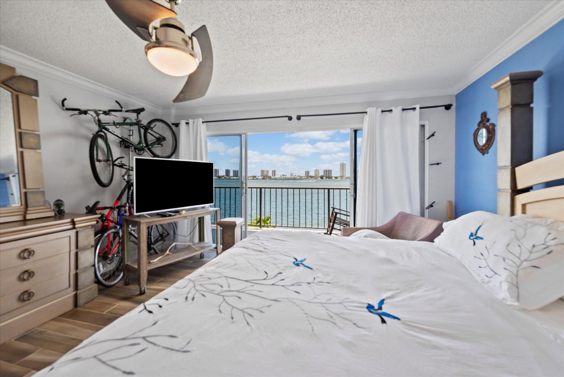 3040 Lakeshore Drive 301