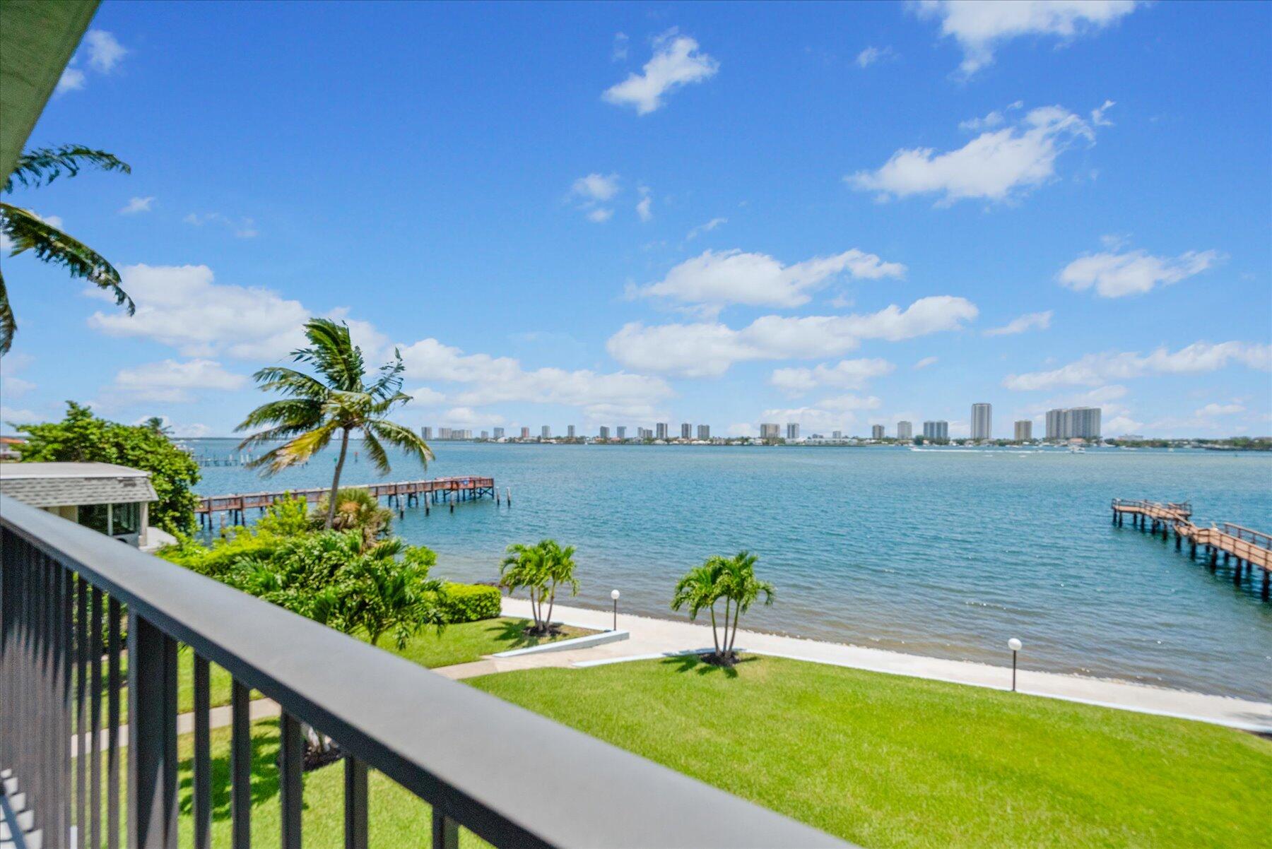 3040 Lakeshore Drive 301
