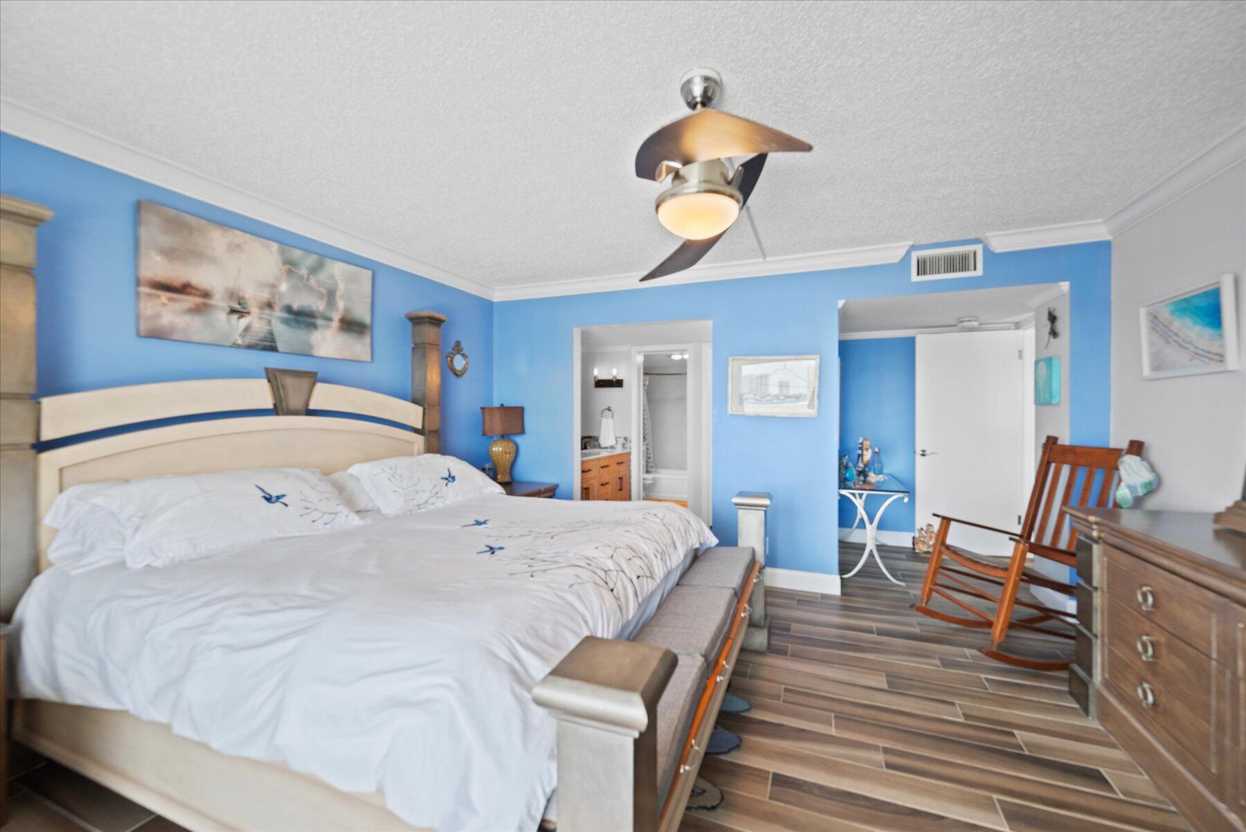 3040 Lakeshore Drive 301