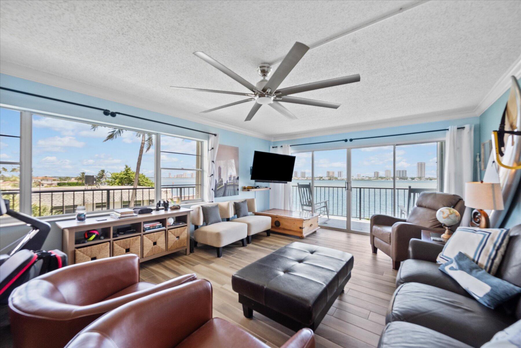 3040 Lakeshore Drive 301