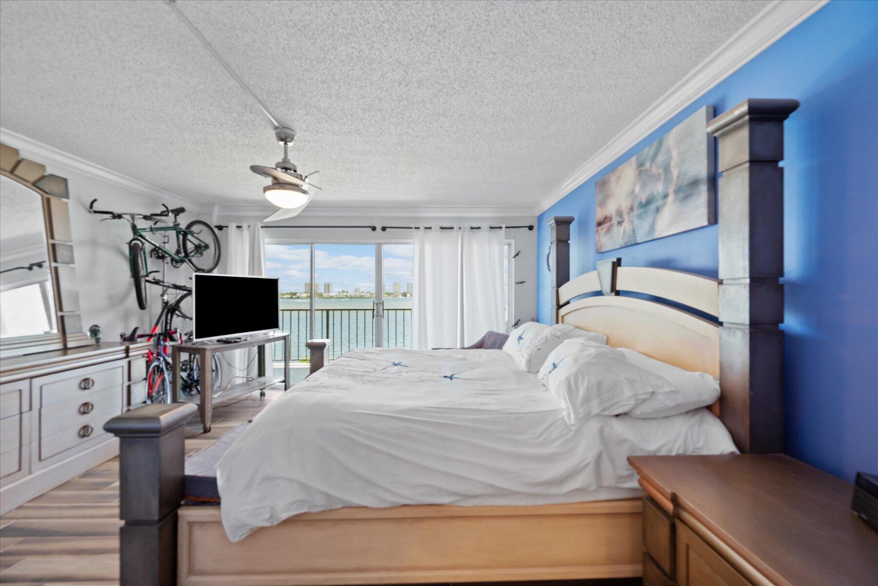3040 Lakeshore Drive 301