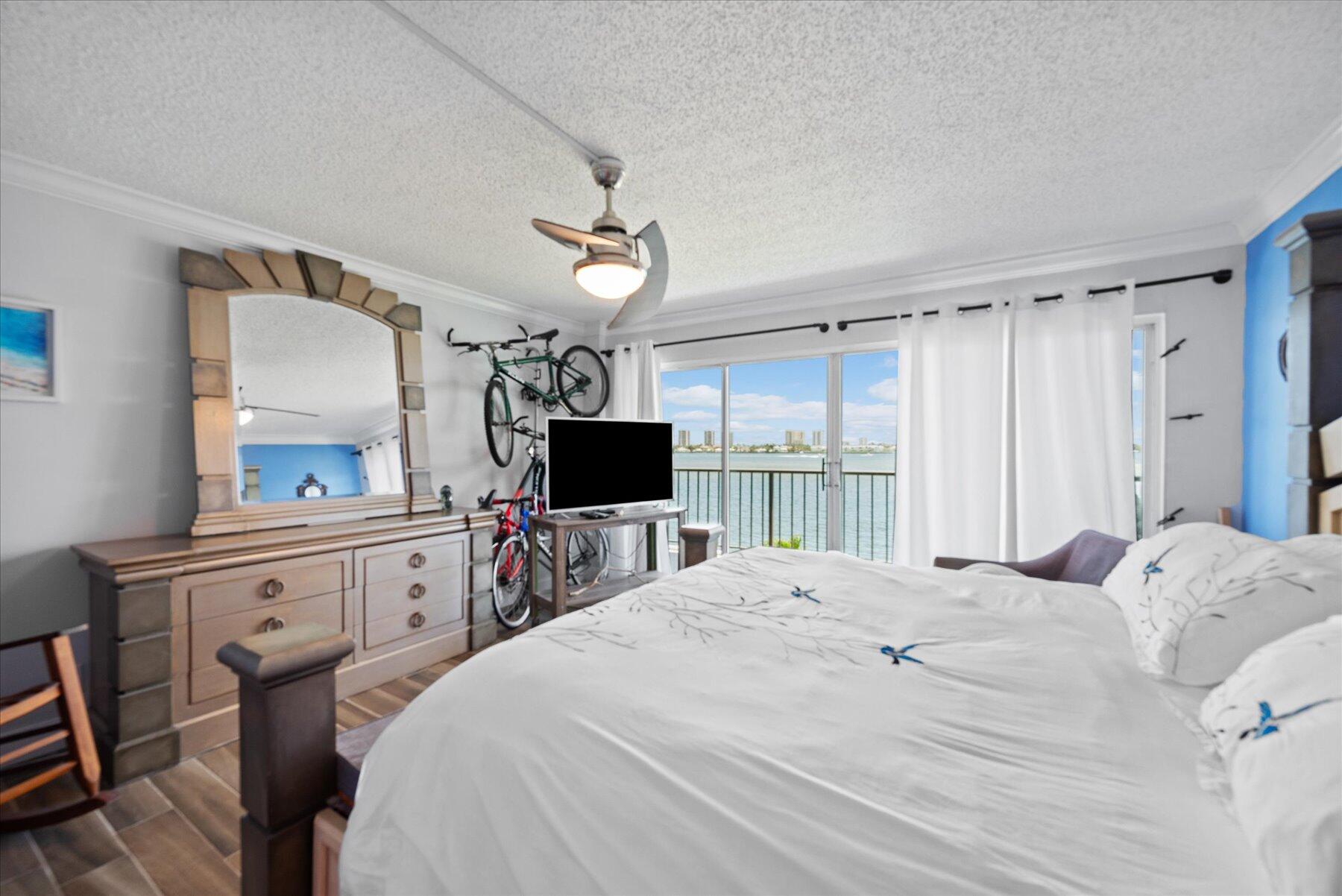 3040 Lakeshore Drive 301