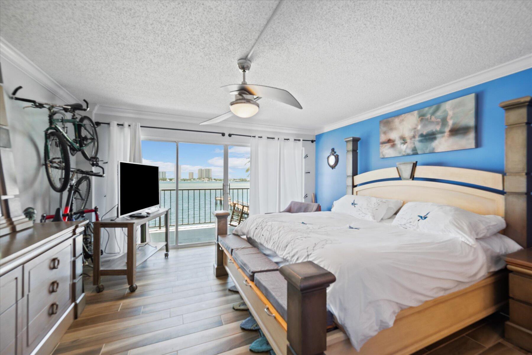 3040 Lakeshore Drive 301