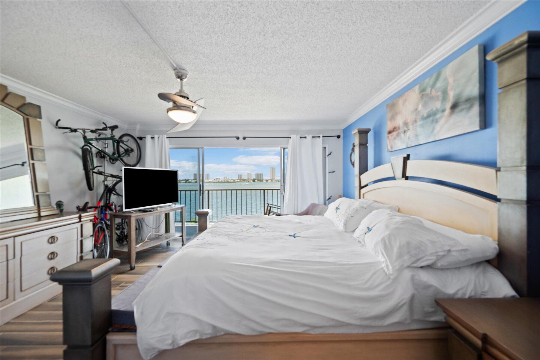 3040 Lakeshore Drive 301