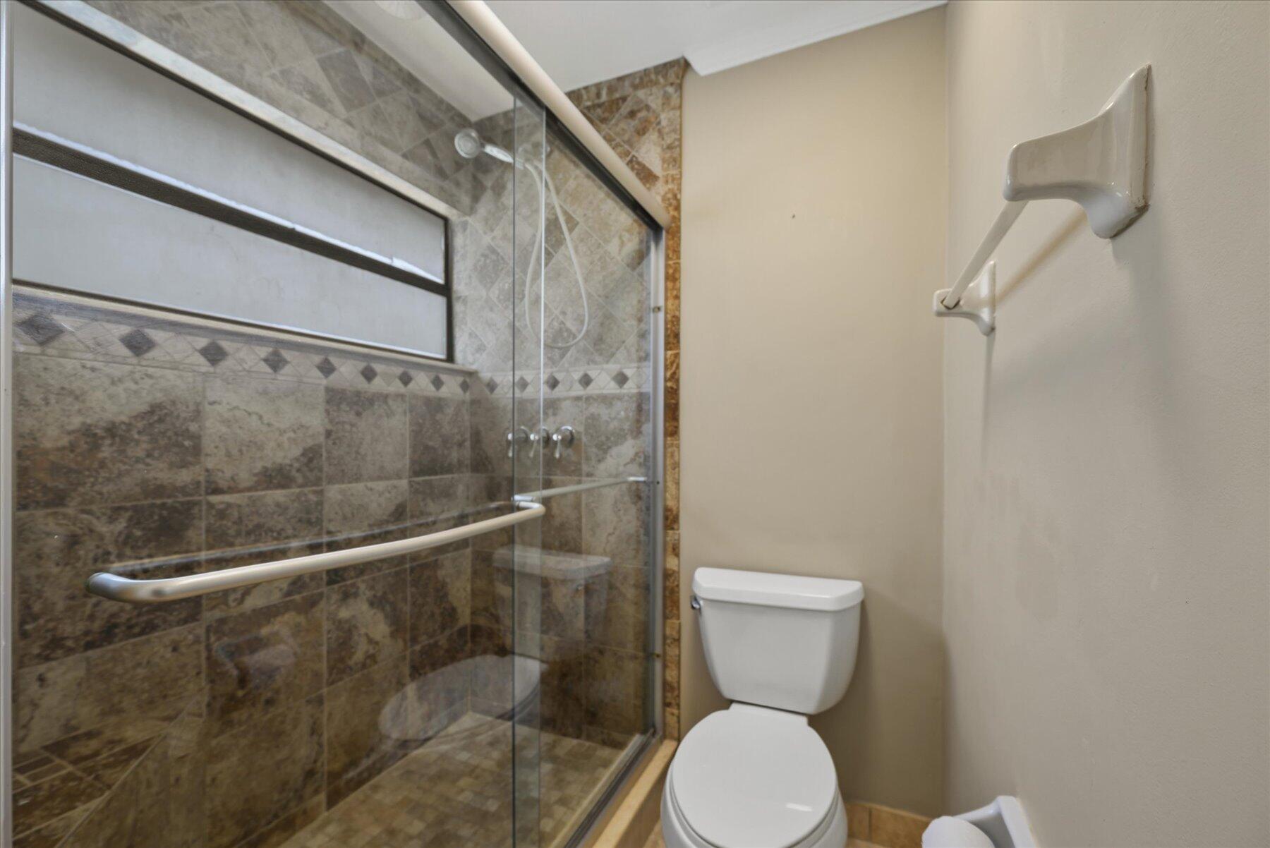 402 Lakewood Court 2b