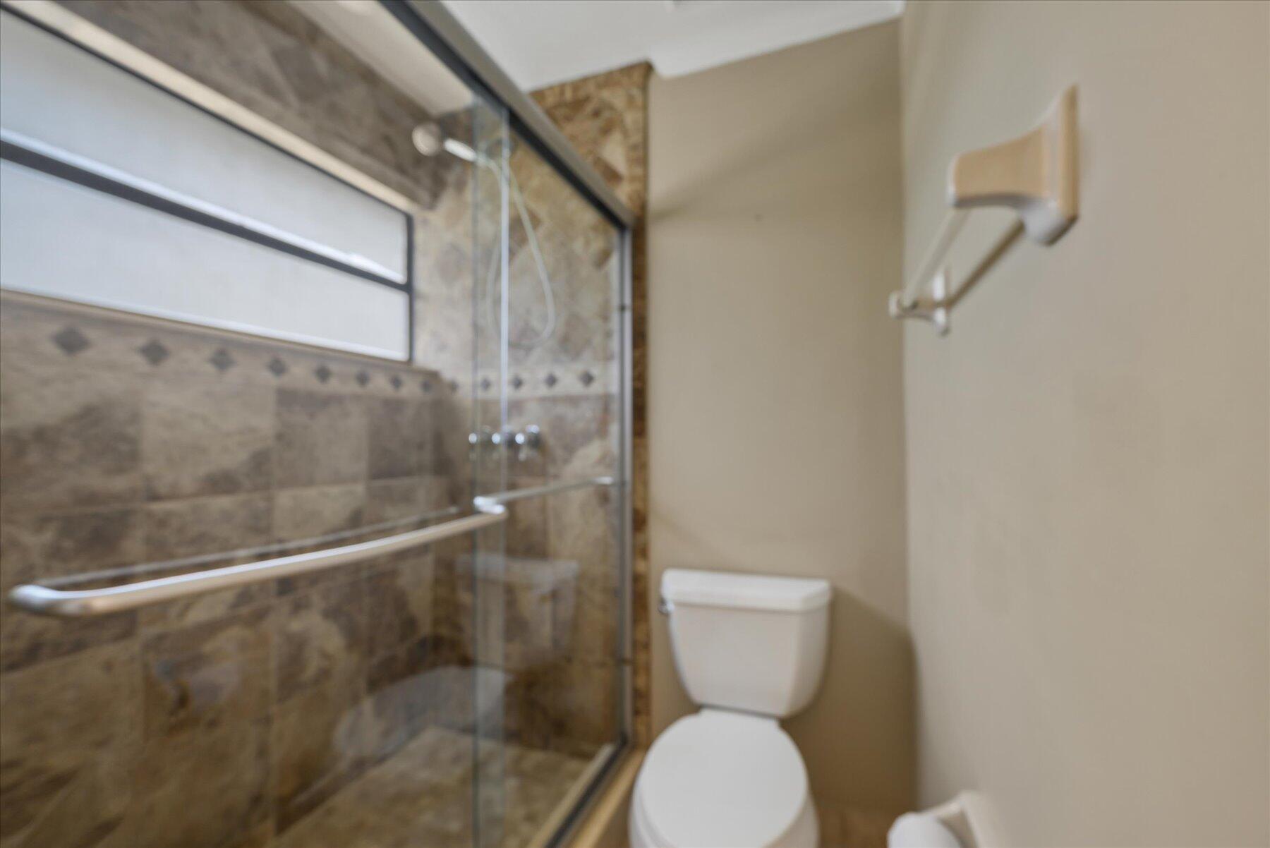 402 Lakewood Court 2b