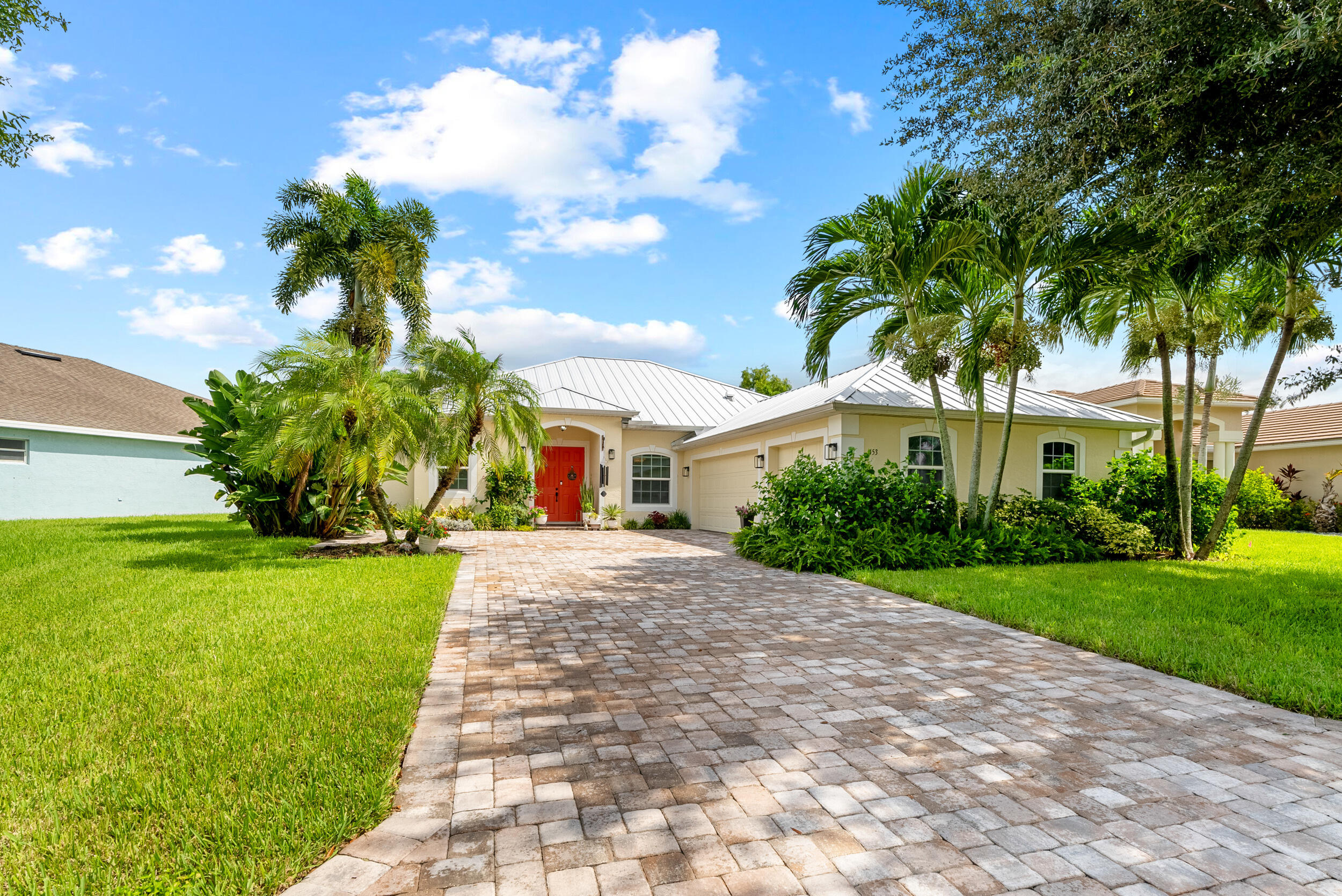 453 NW Sunflower Place