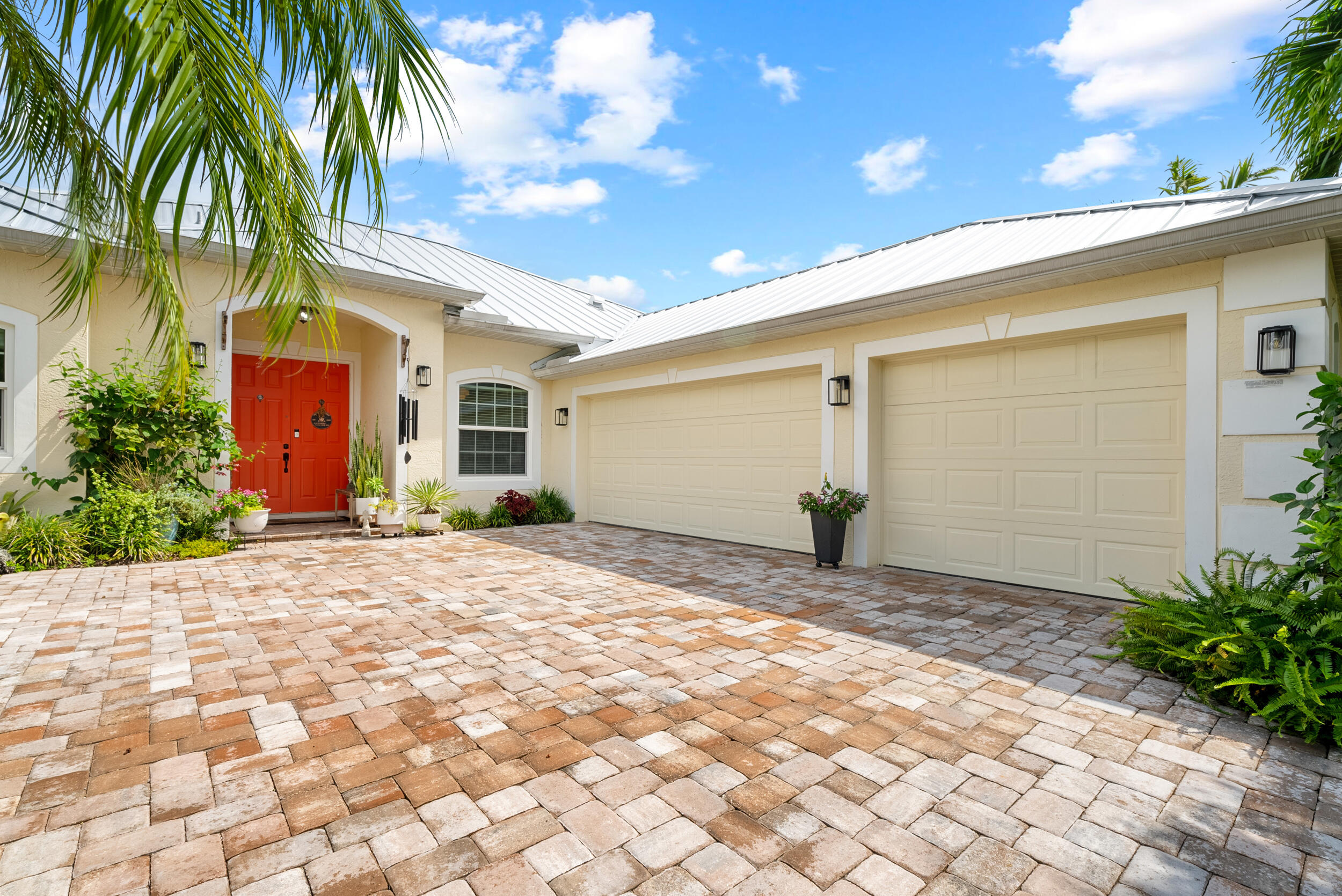 453 NW Sunflower Place