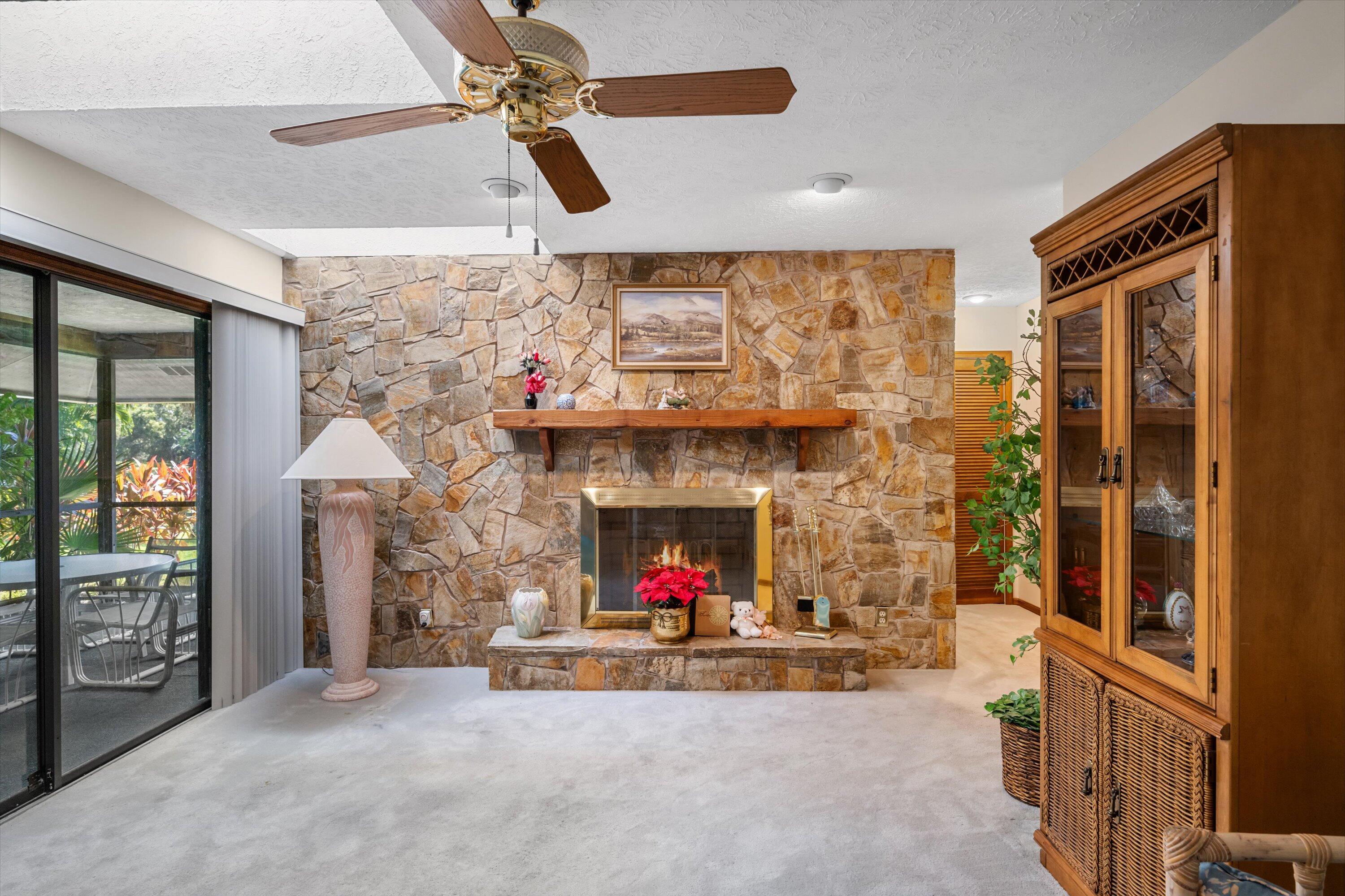 2190 NE Pinecrest Lakes Boulevard