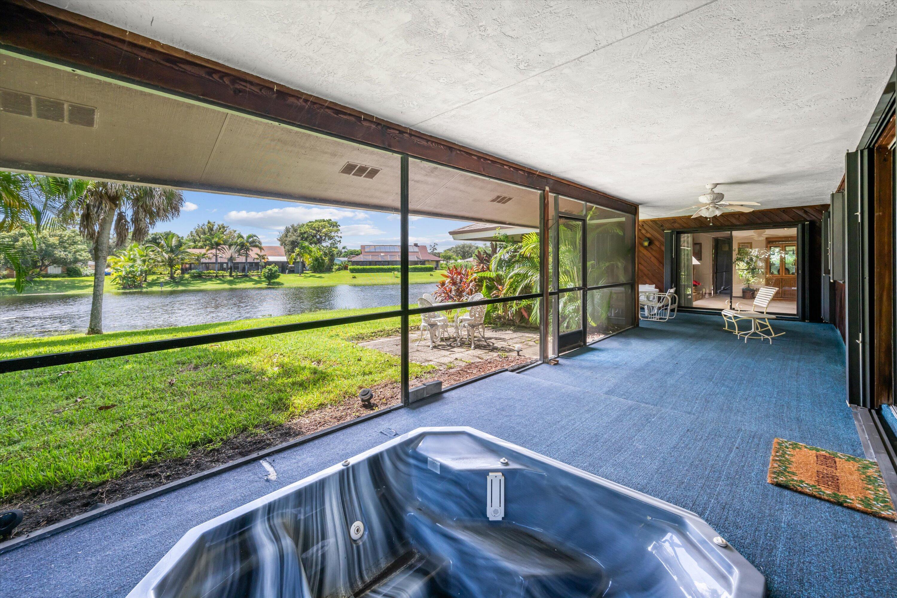 2190 NE Pinecrest Lakes Boulevard