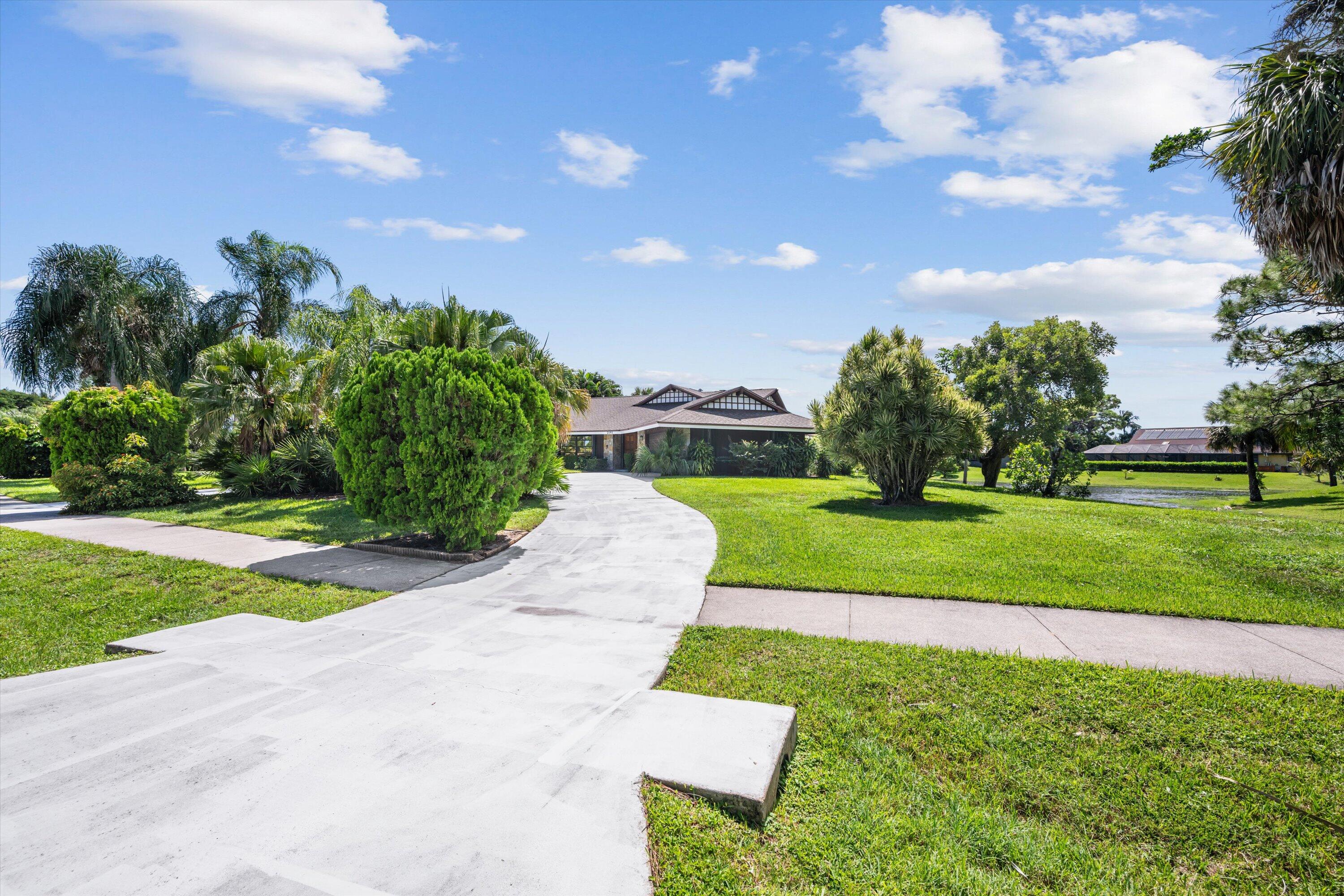 2190 NE Pinecrest Lakes Boulevard