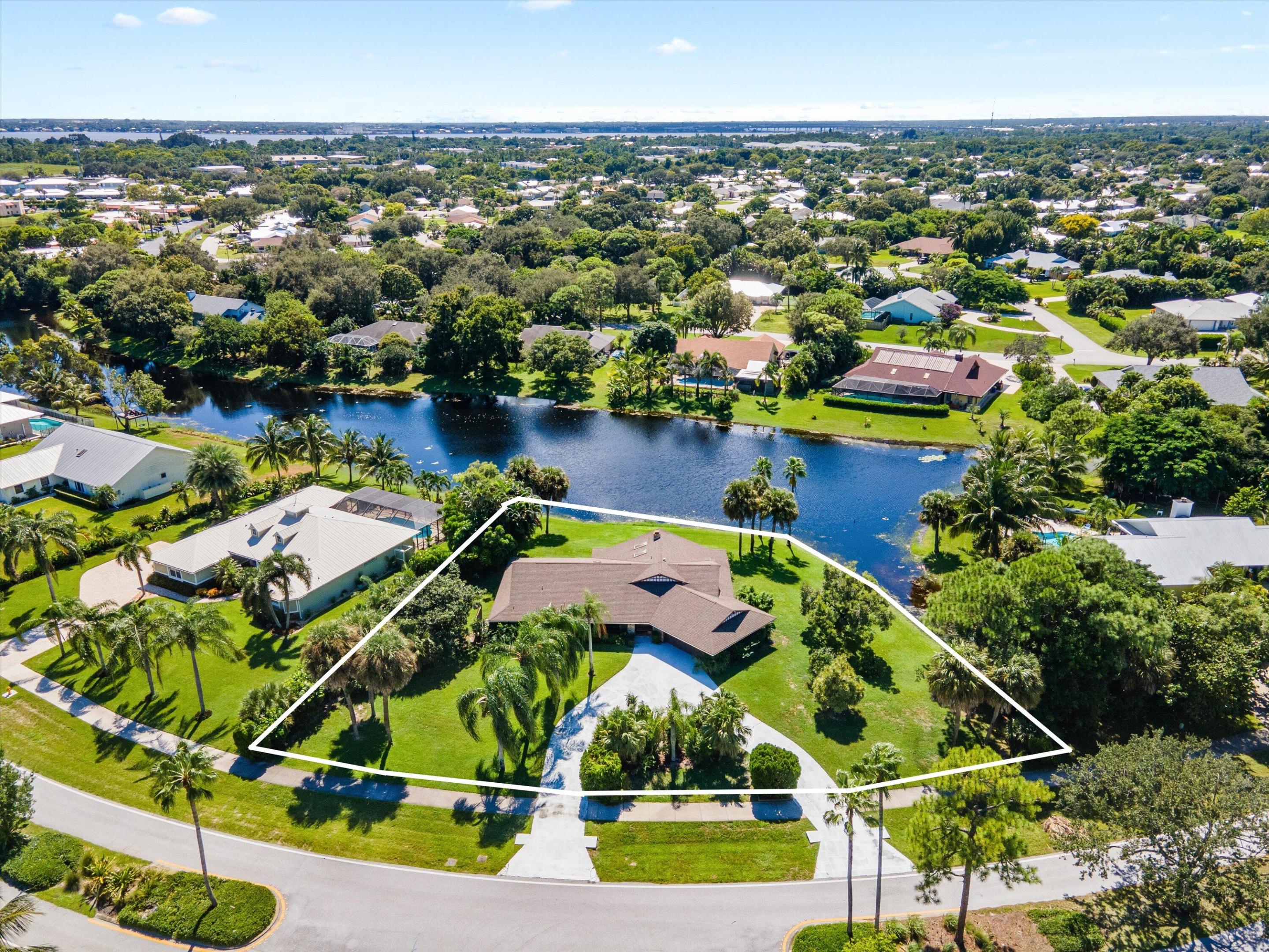 2190 NE Pinecrest Lakes Boulevard