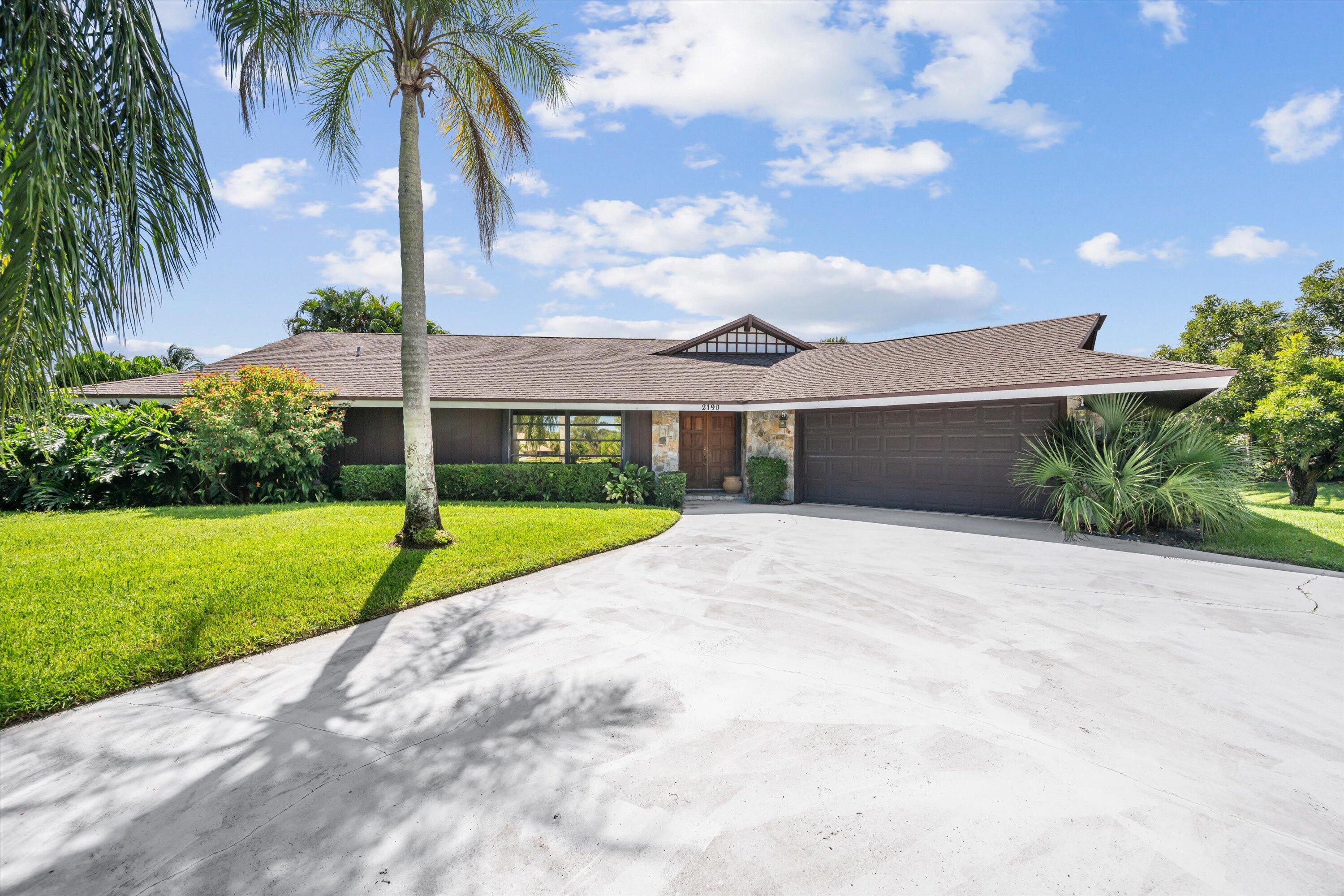 2190 NE Pinecrest Lakes Boulevard