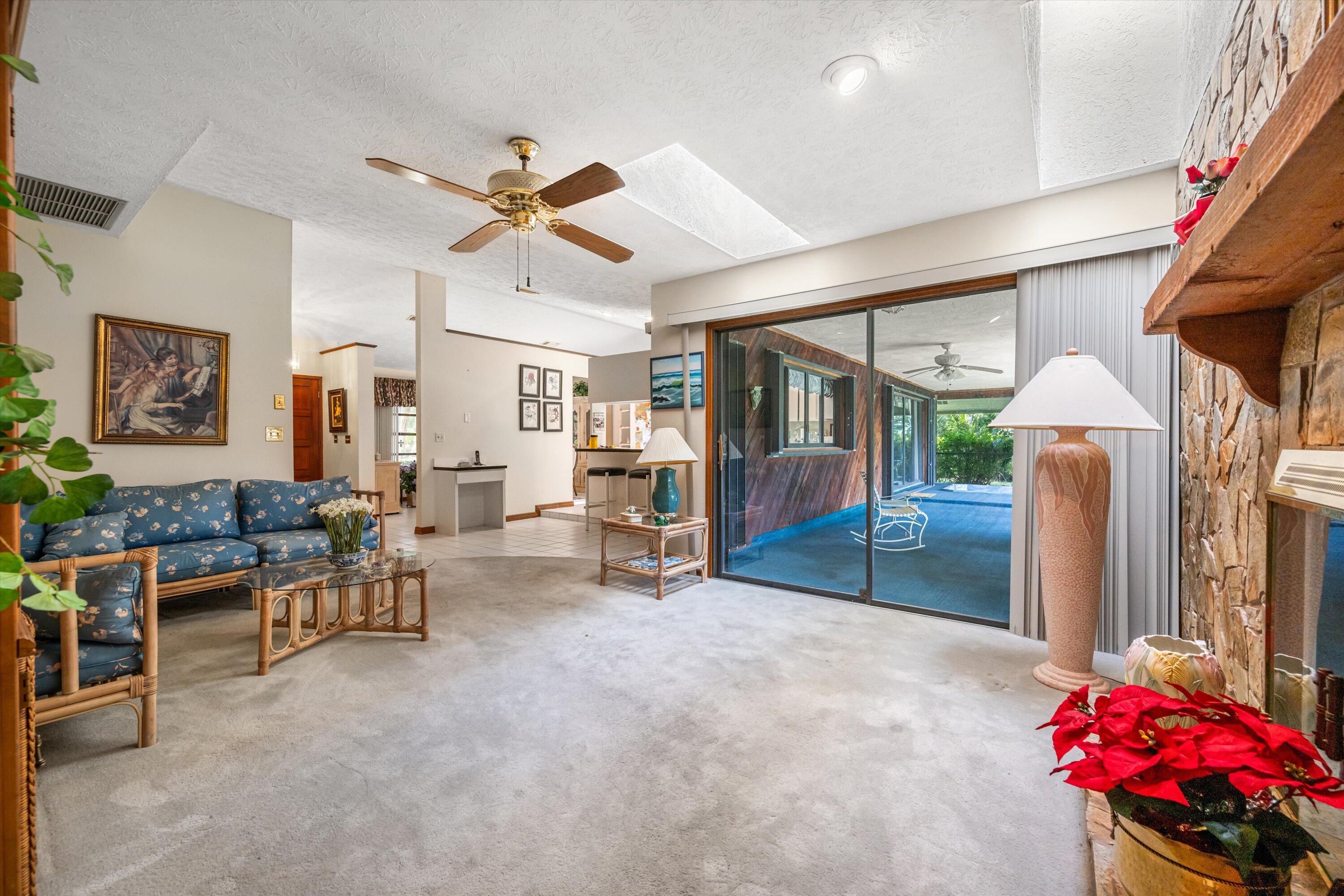 2190 NE Pinecrest Lakes Boulevard