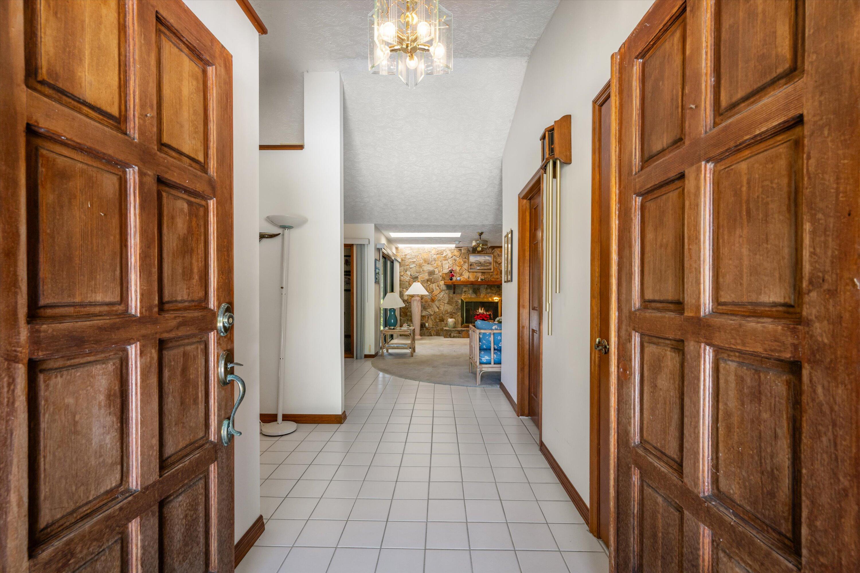 2190 NE Pinecrest Lakes Boulevard