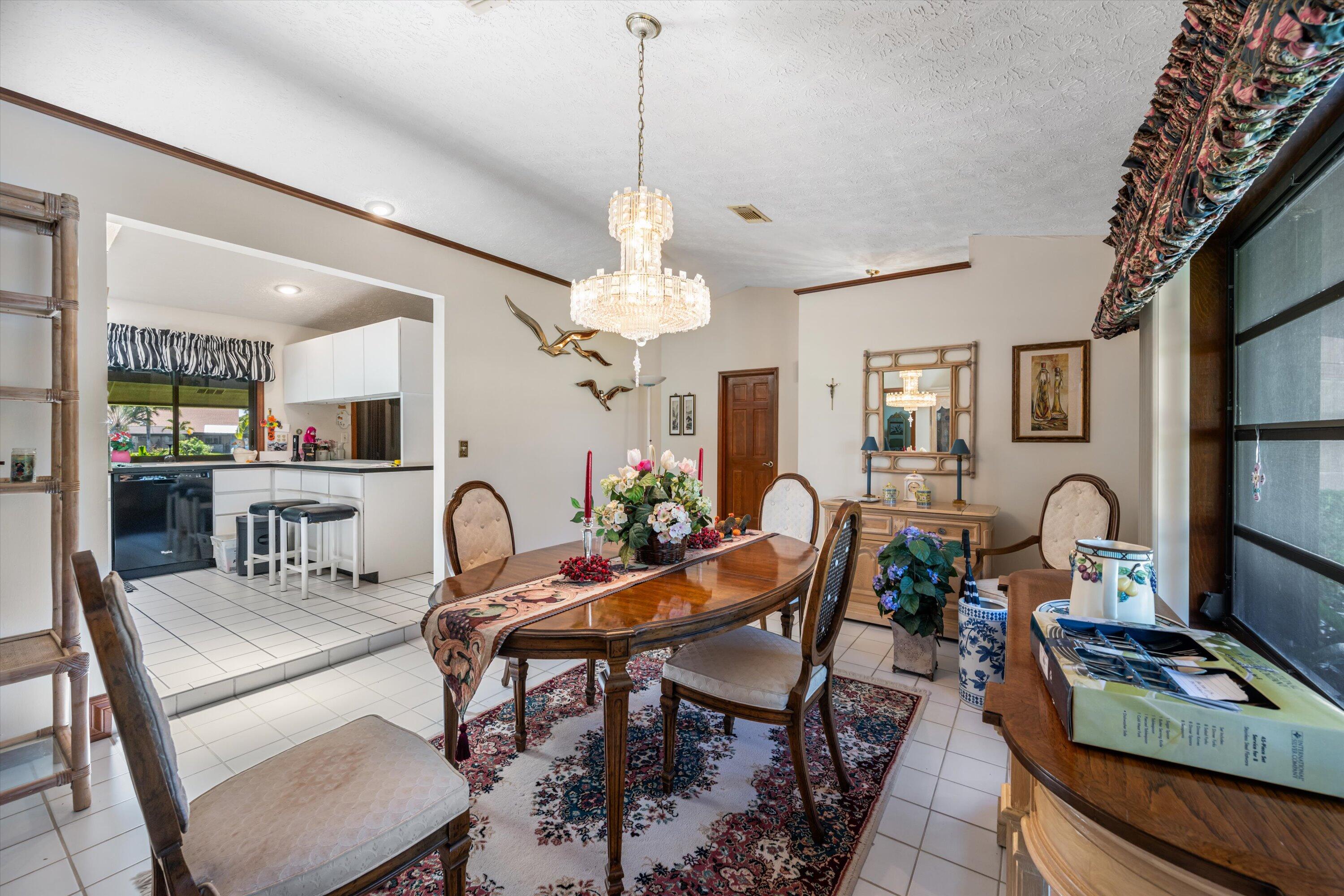 2190 NE Pinecrest Lakes Boulevard