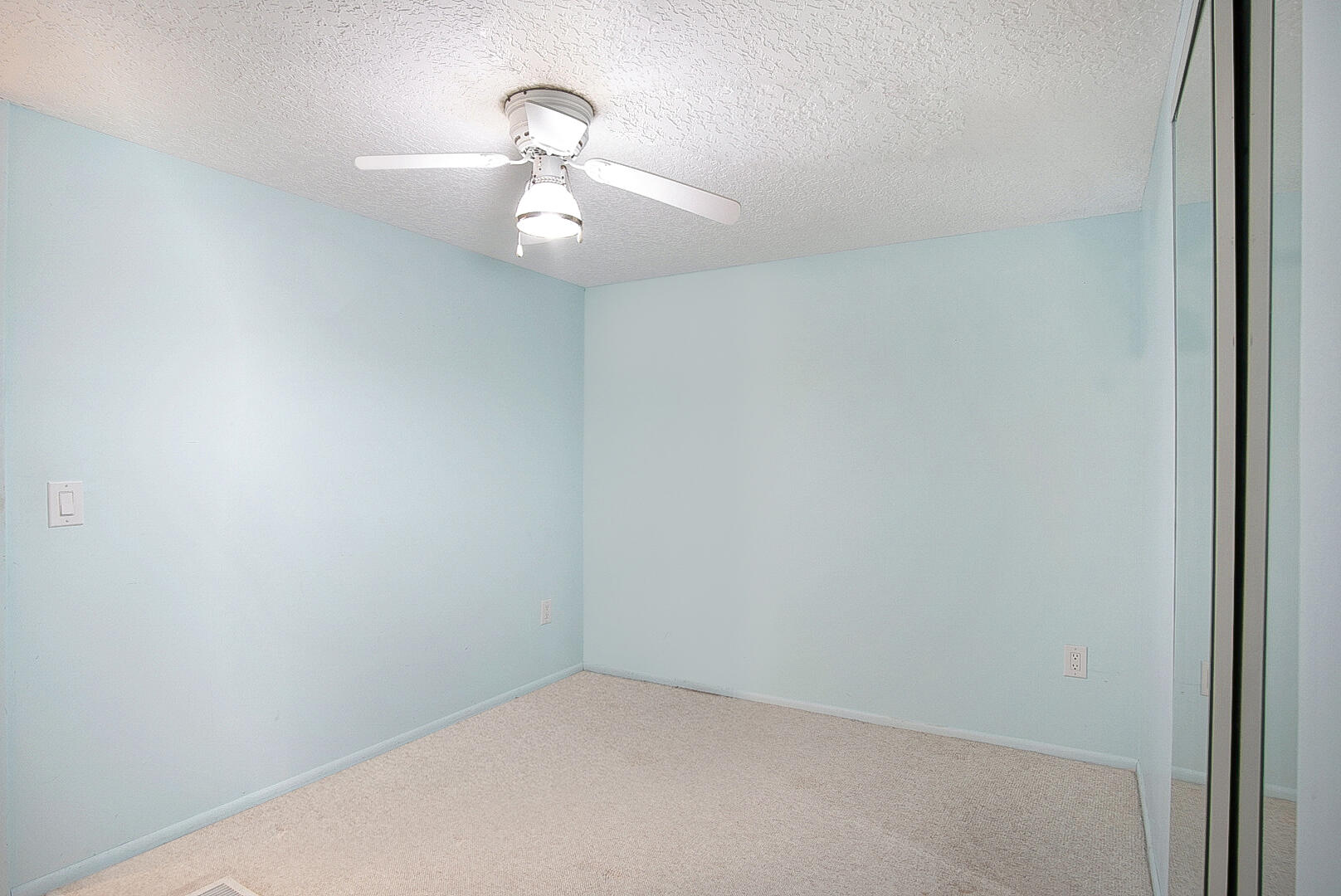 609 Garden View