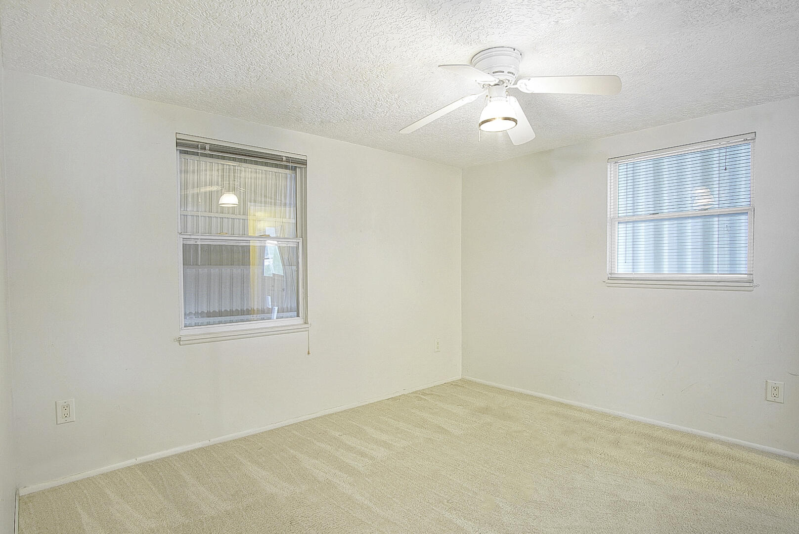 609 Garden View