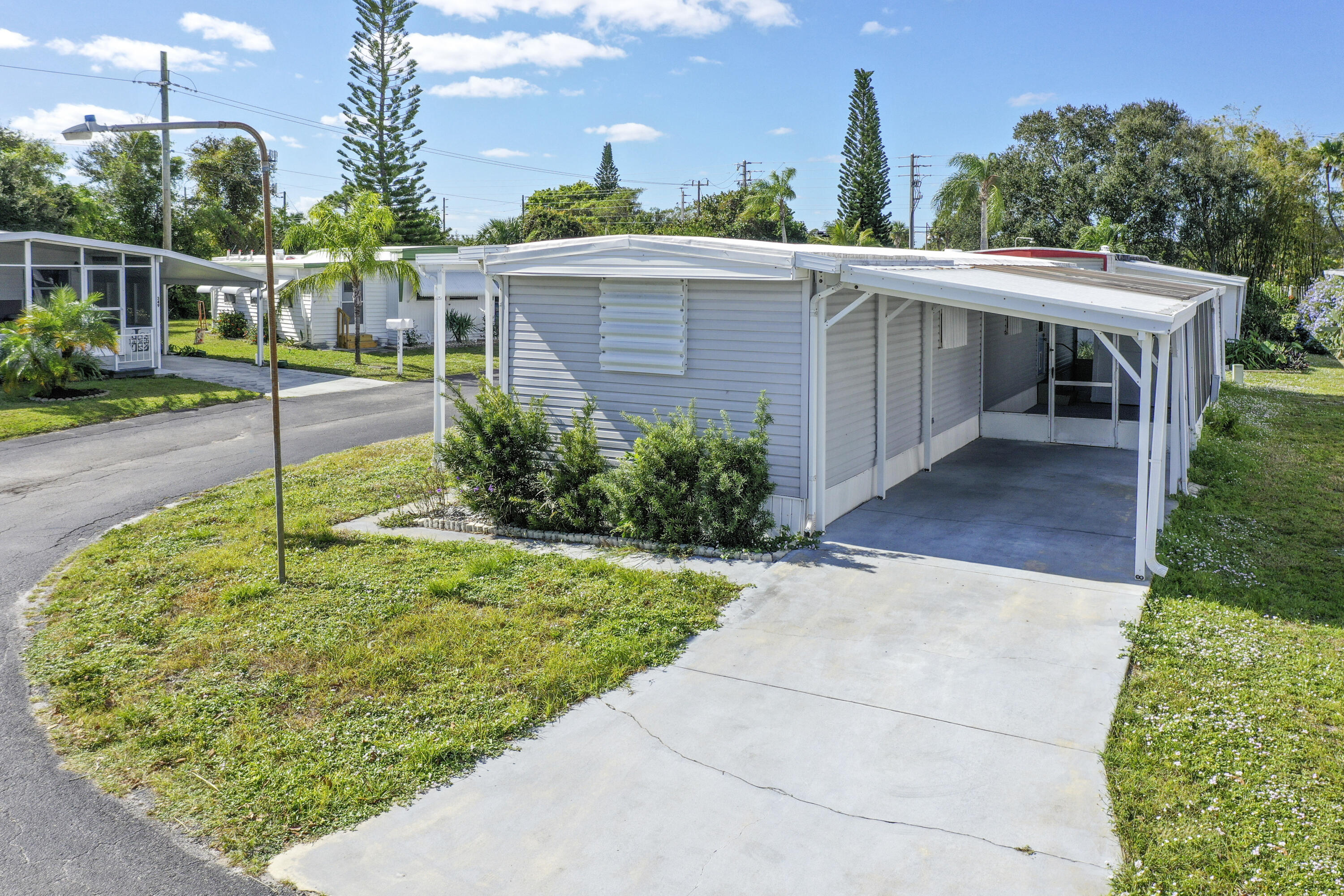 609 Garden View