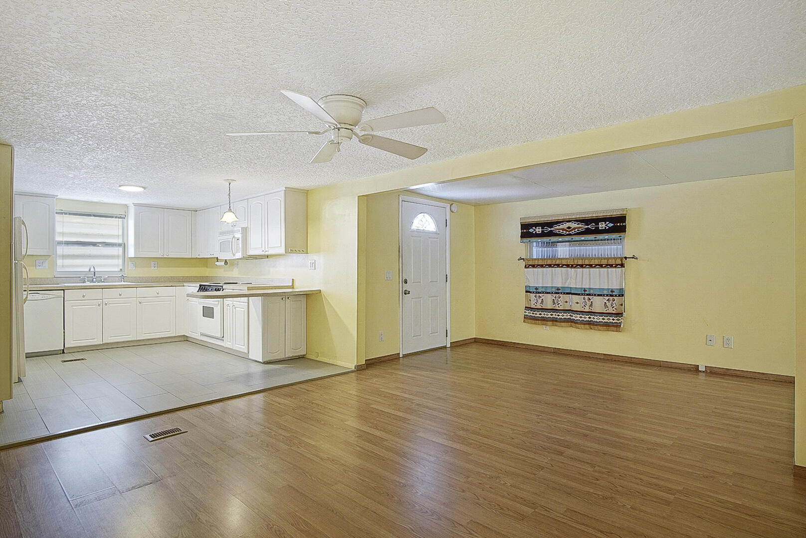 609 Garden View