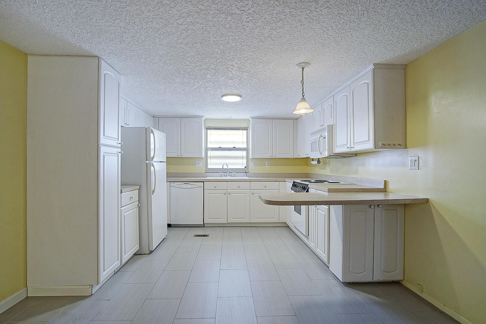 609 Garden View