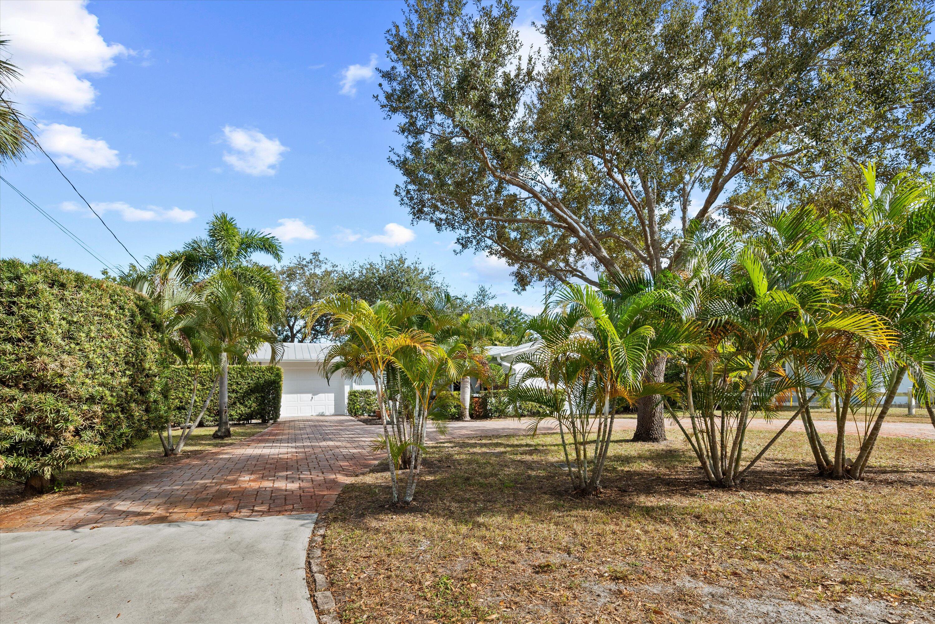421 SE Edgewood Drive