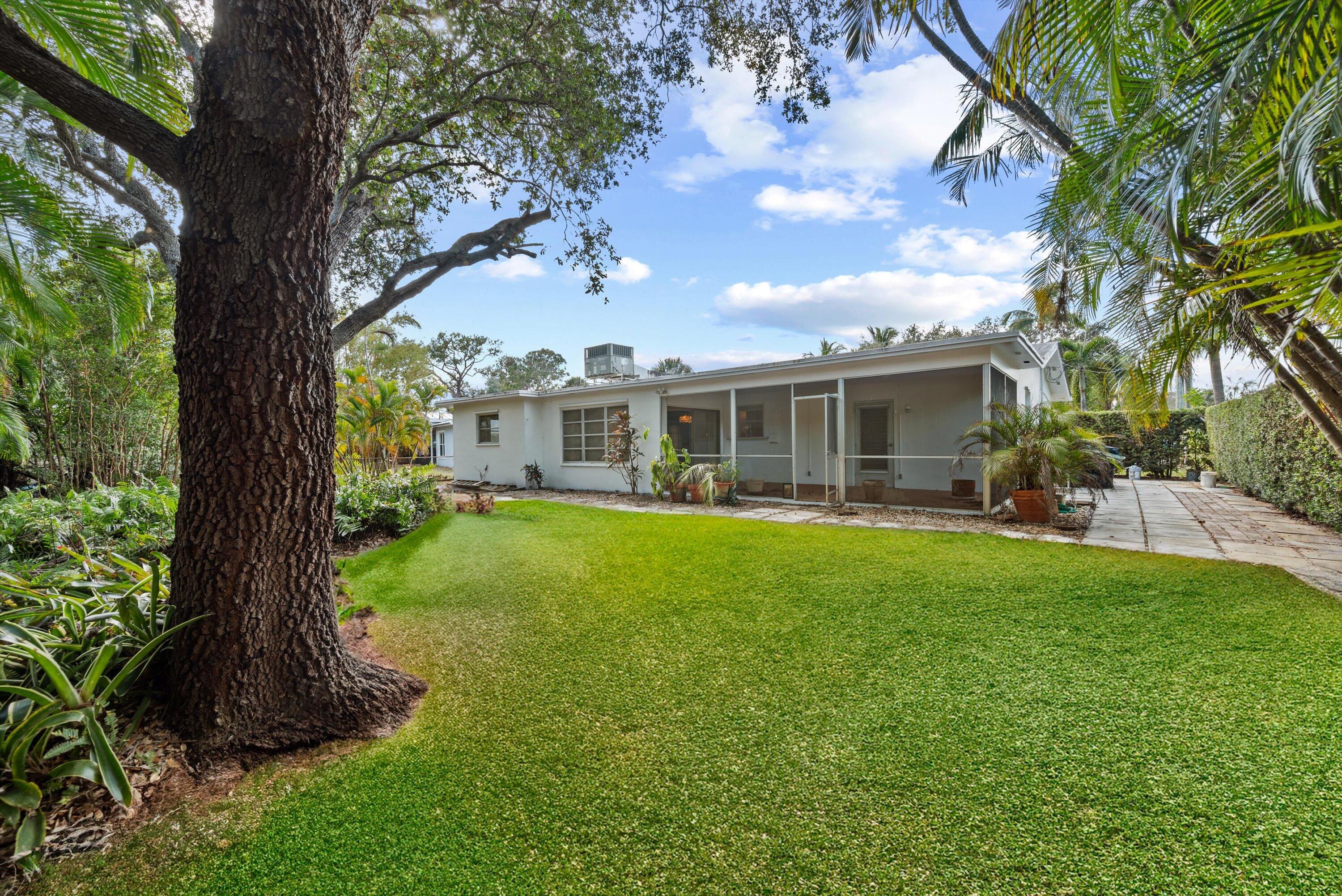 421 SE Edgewood Drive