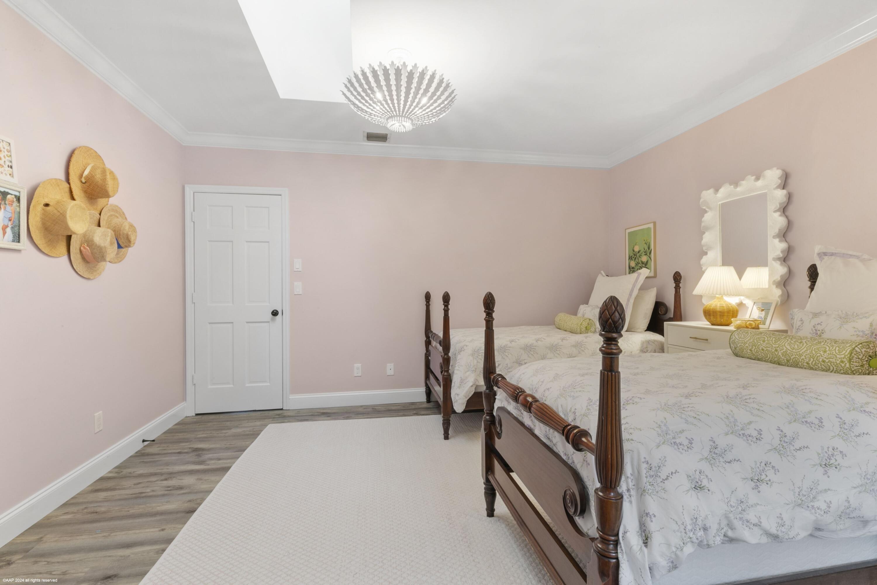 16 Ridgeview Road N