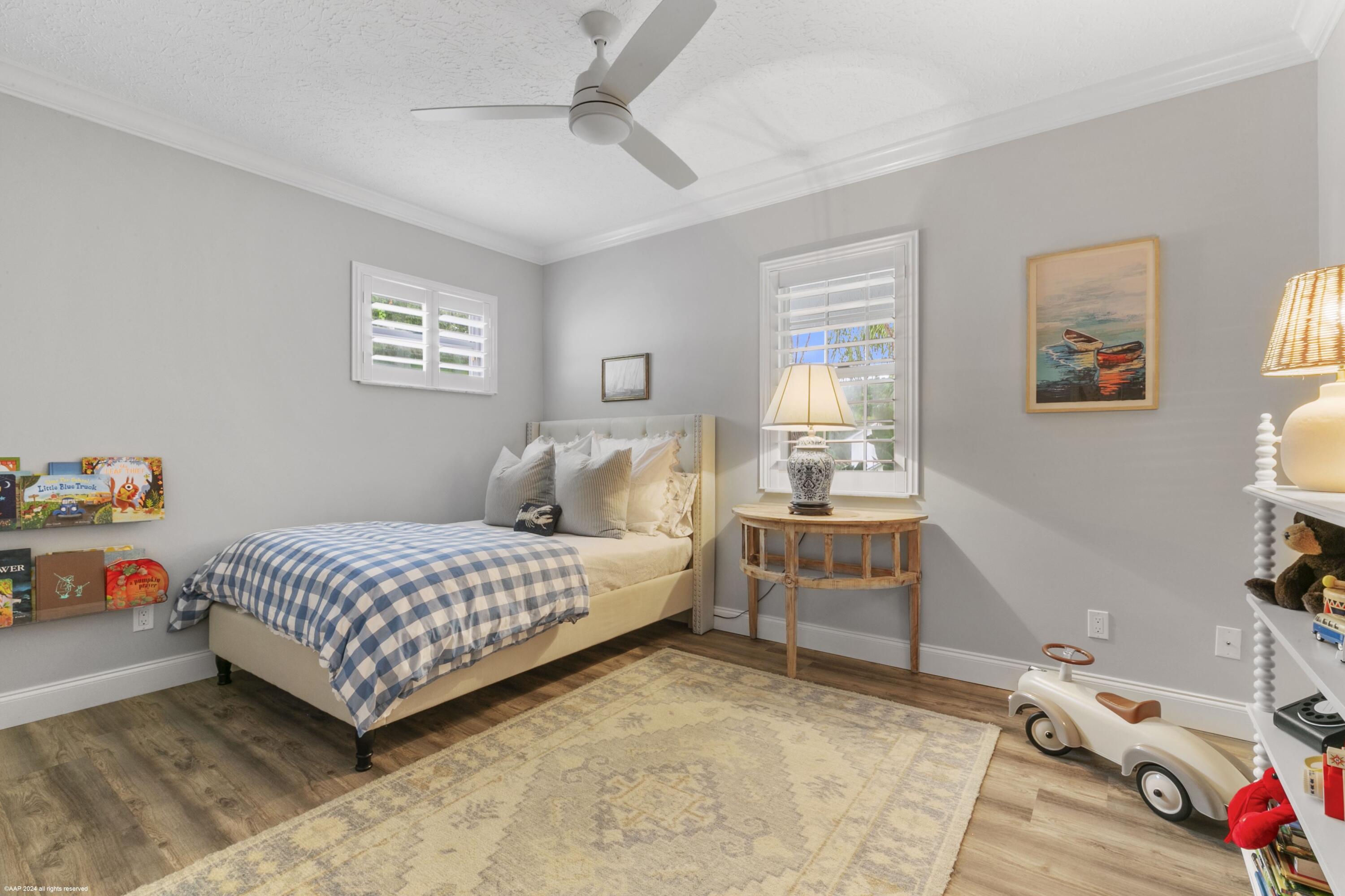 16 Ridgeview Road N