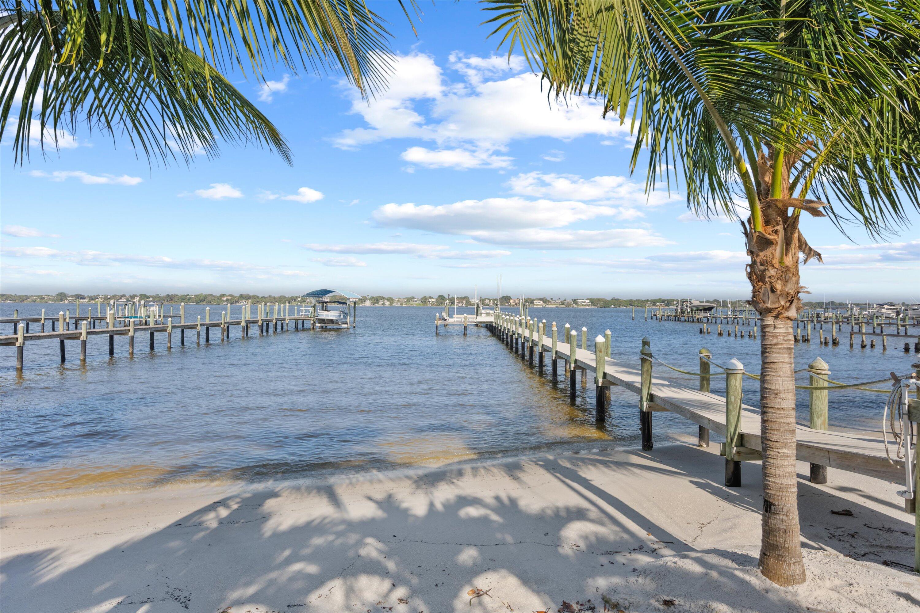 1625 SE Saint Lucie Boulevard