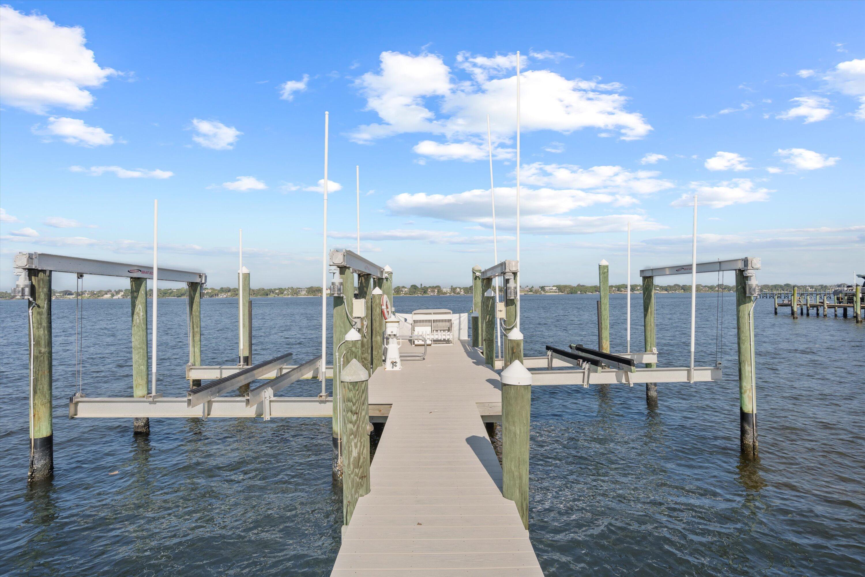 1625 SE Saint Lucie Boulevard