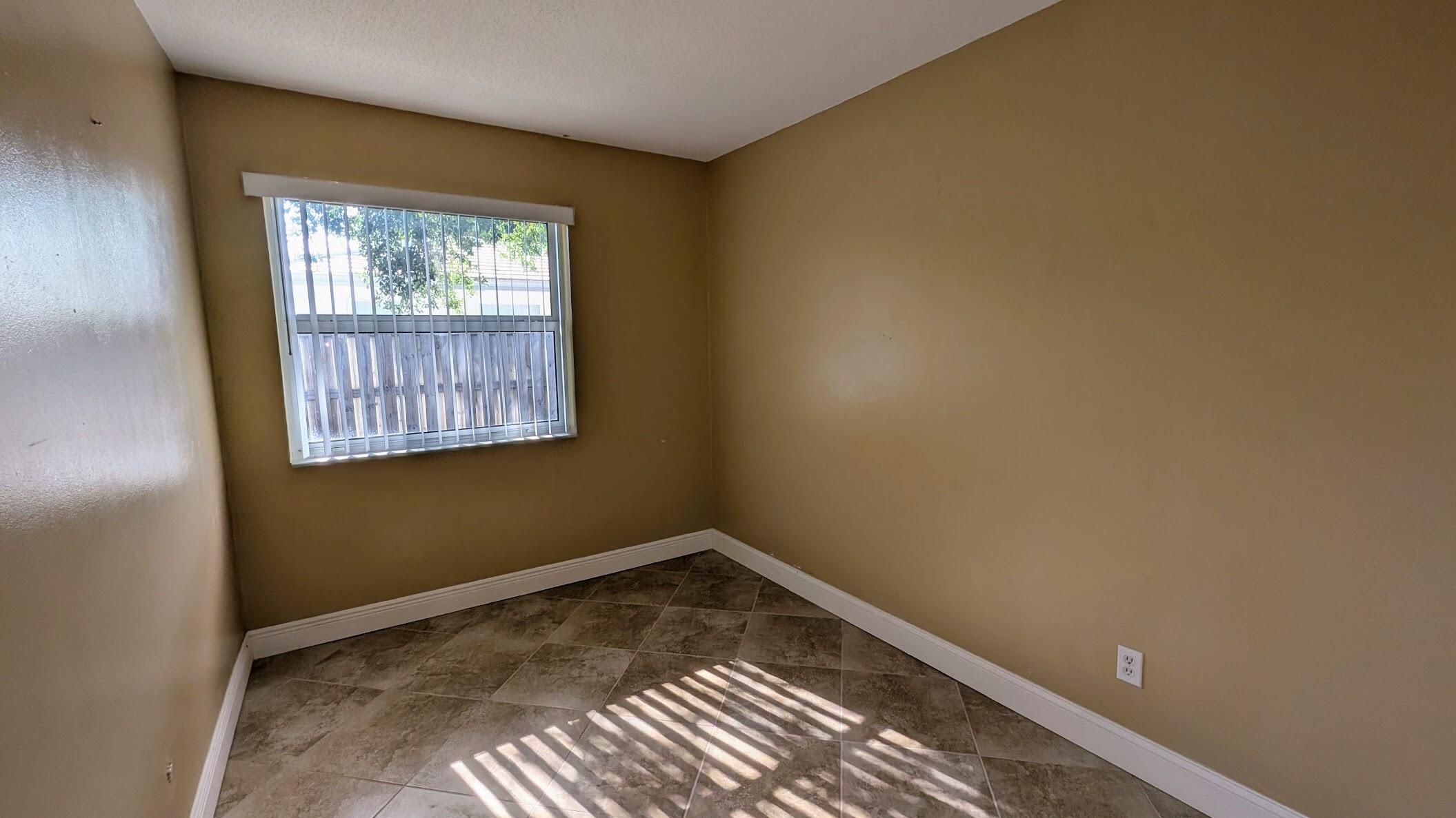 830 NW 10th Terrace