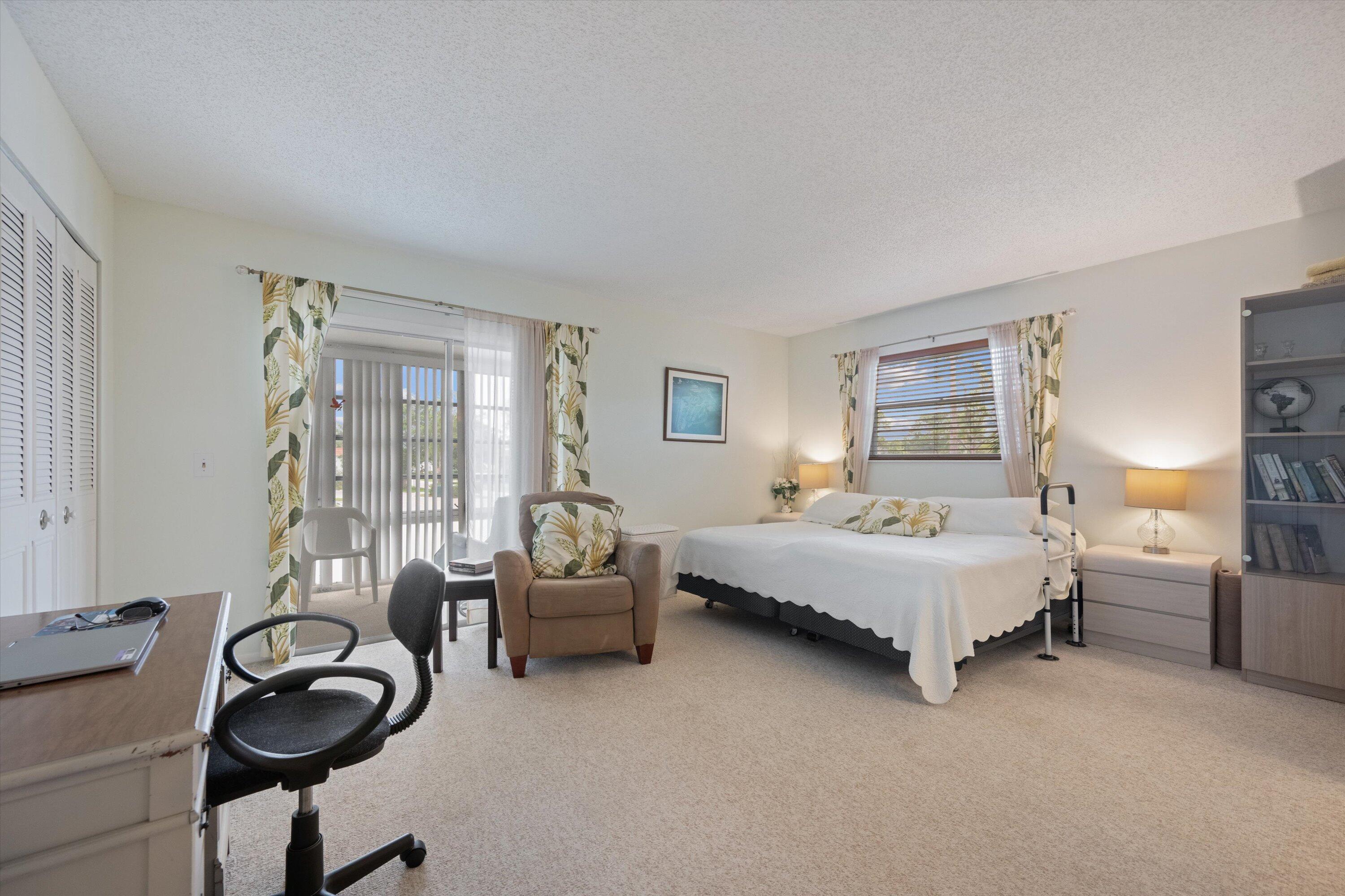 2600 SE Ocean Boulevard V12