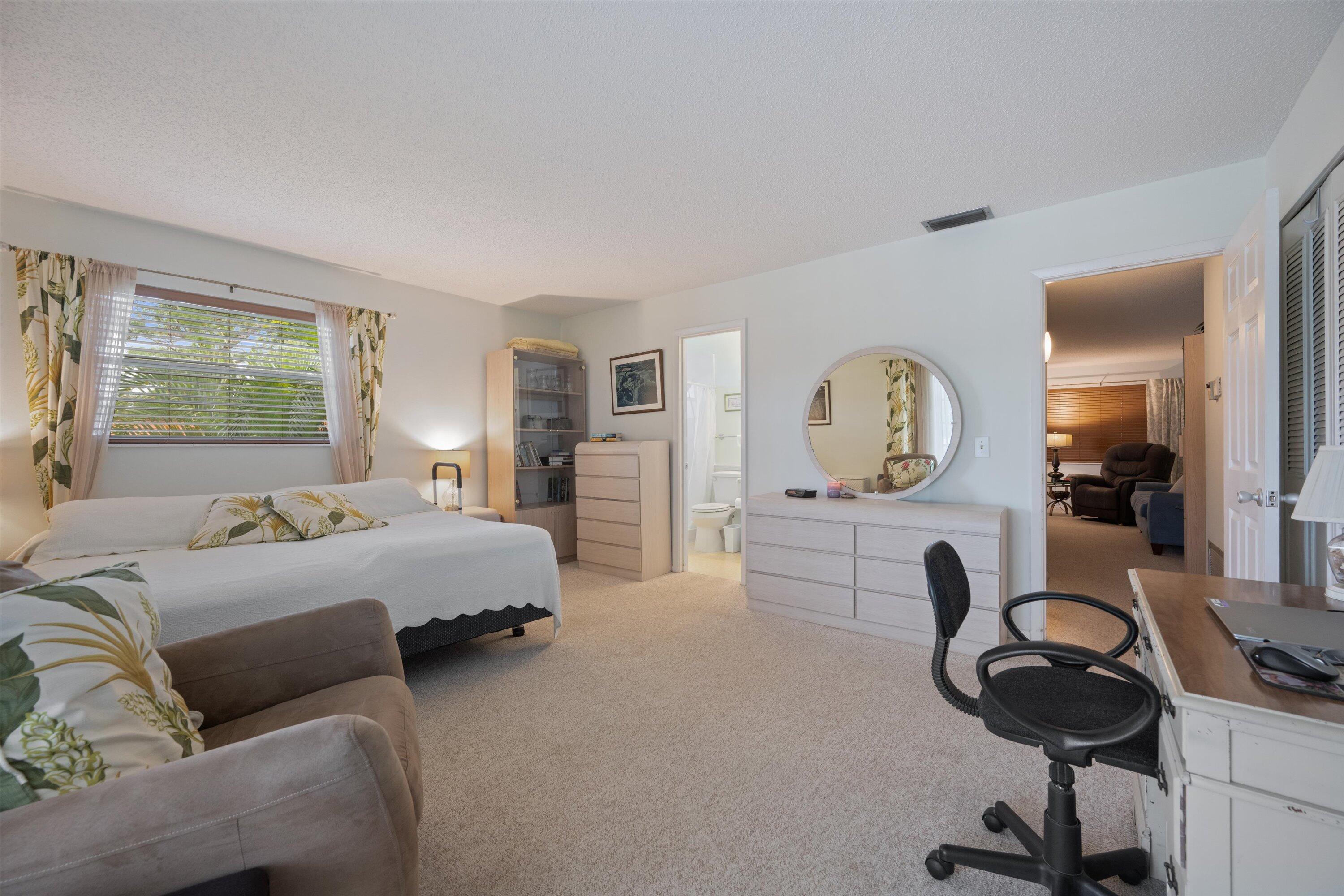 2600 SE Ocean Boulevard V12