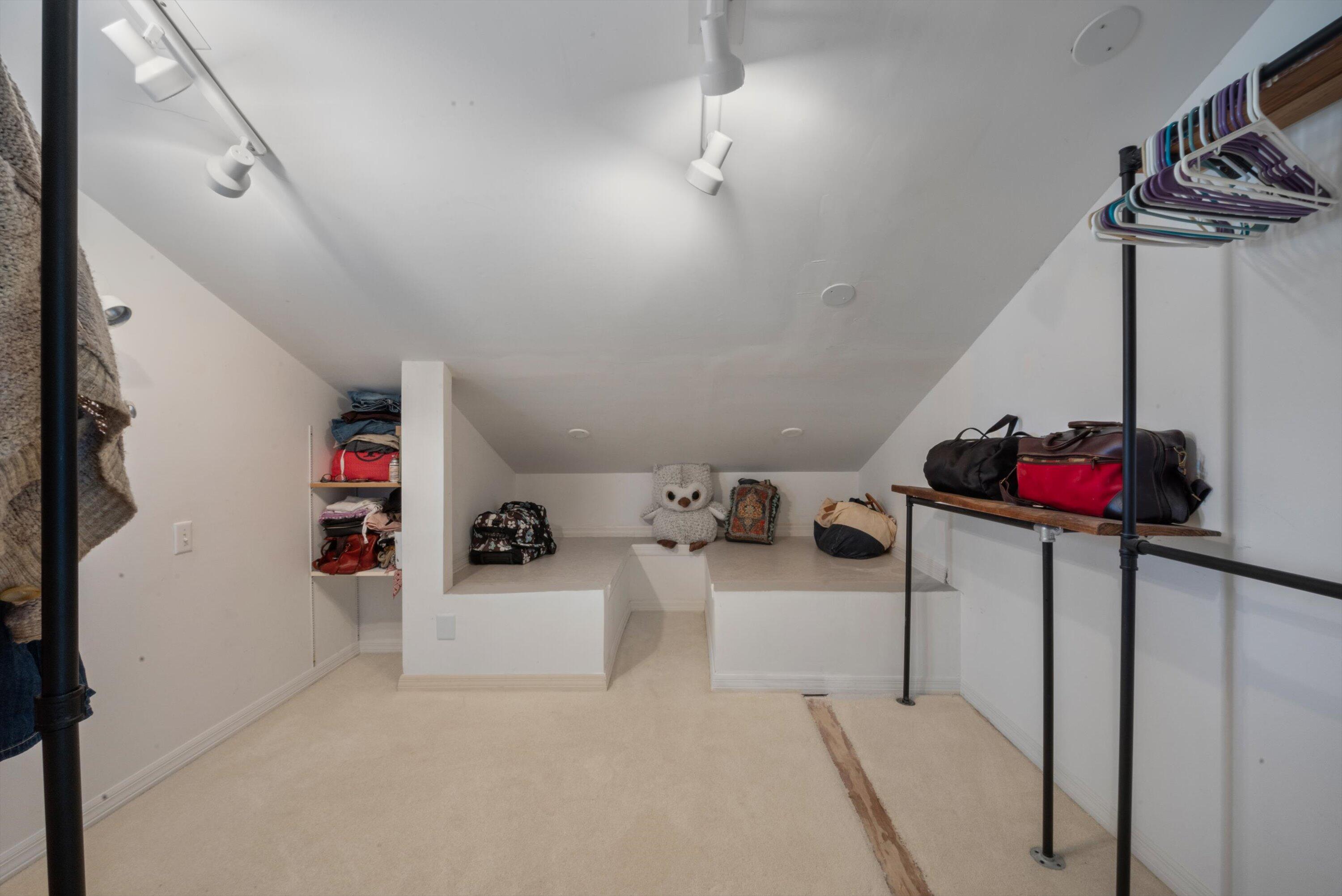 911 NE Sandalwood Place