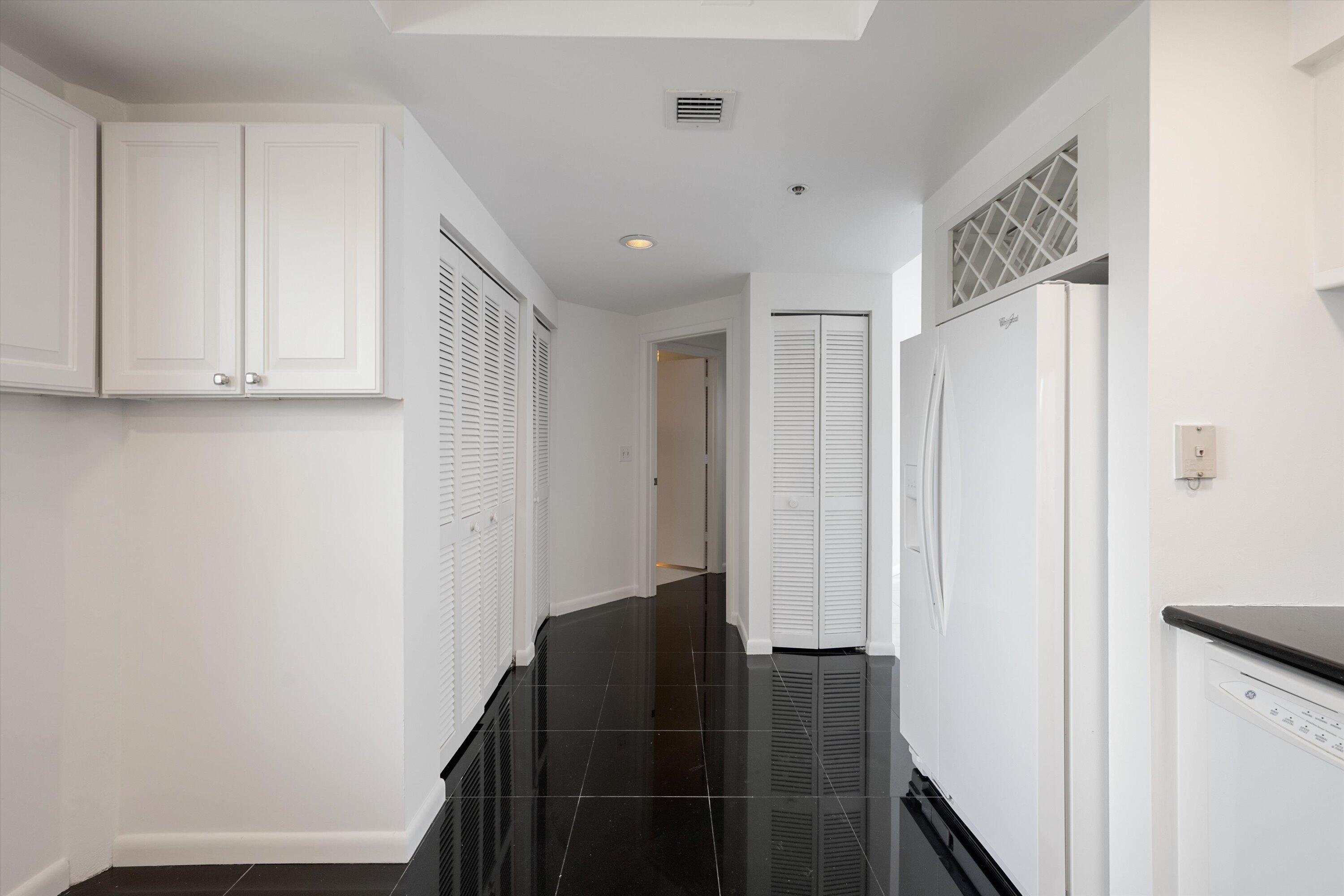 221 NE Plantation Road 303