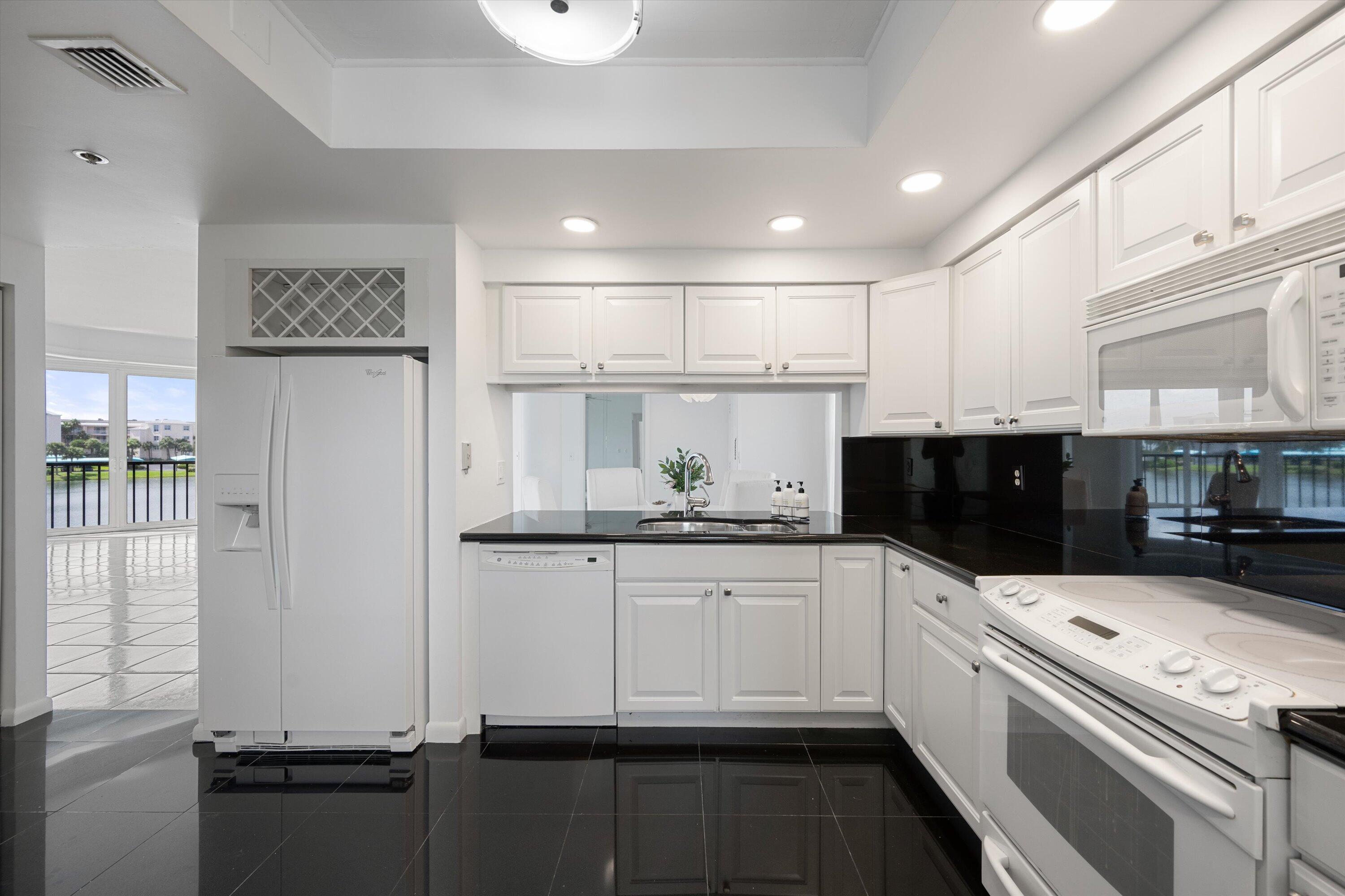 221 NE Plantation Road 303